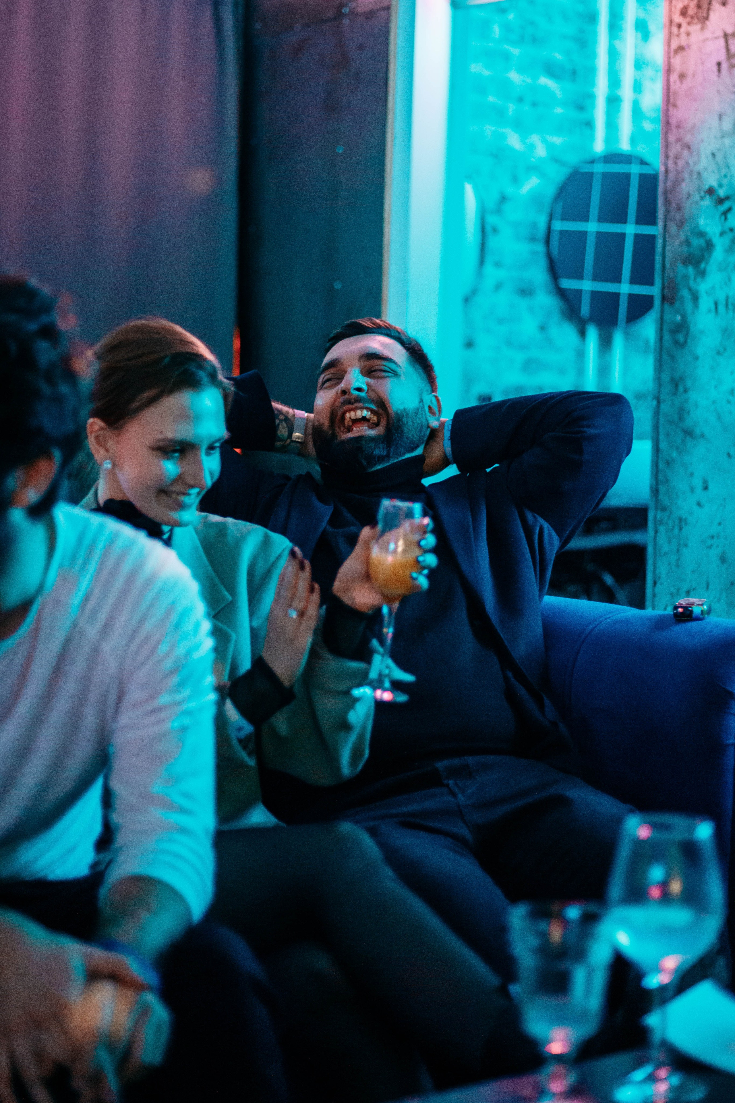 ЮНОСТЬ ВСЁ ПРОСТИТ