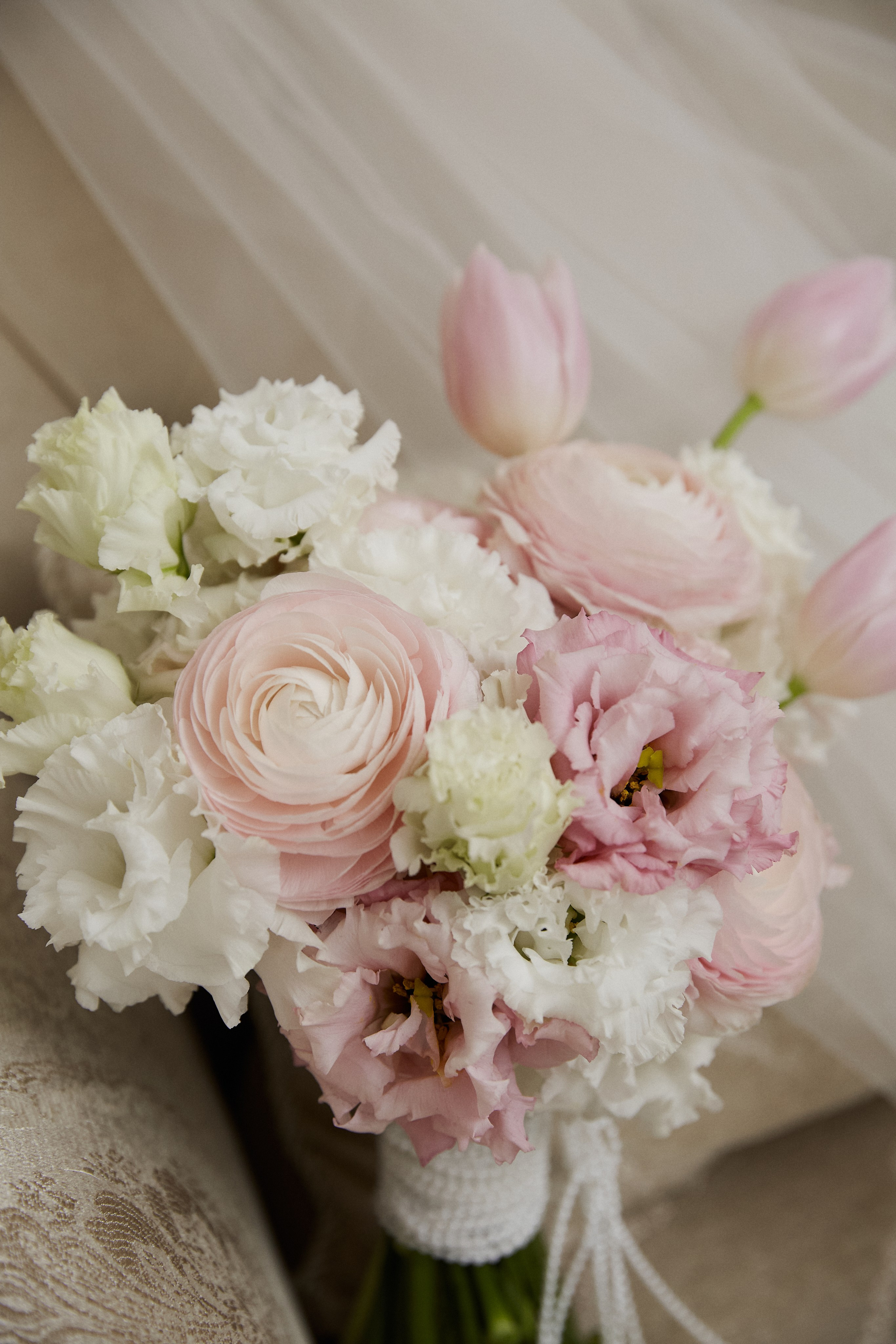 Утро невесты в отеле. Фотограф в Твери Helga J. Fox