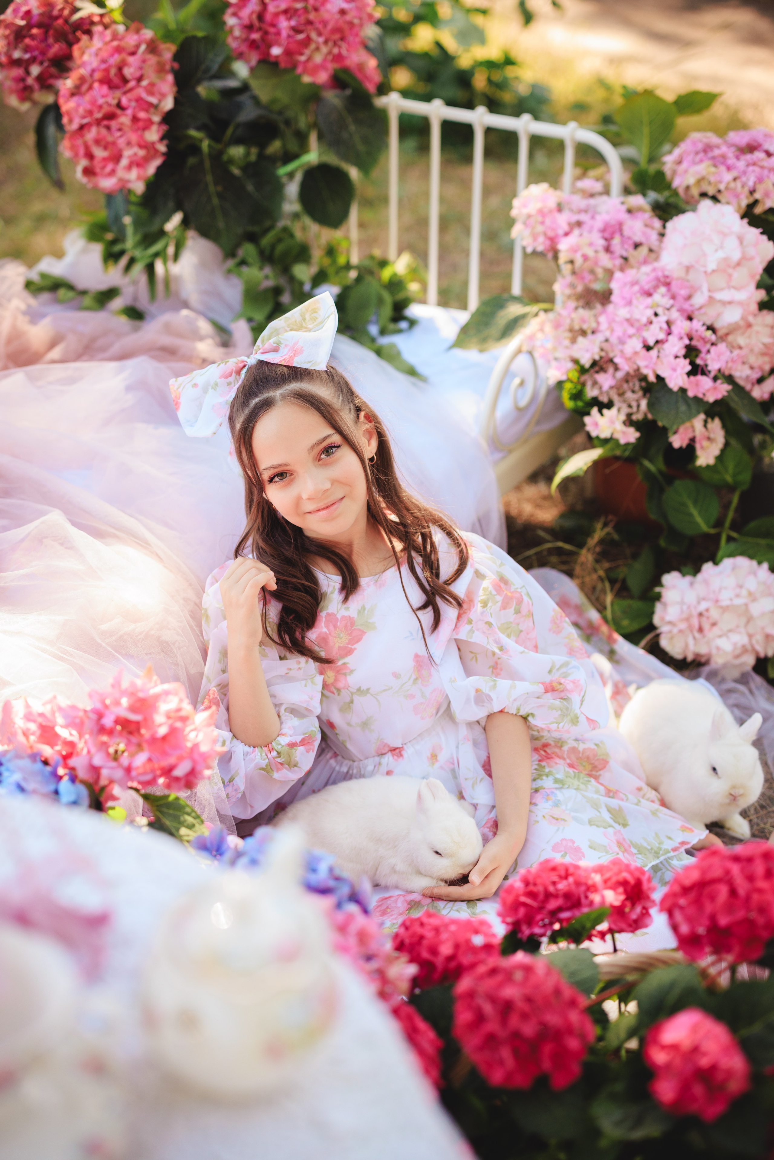 Цветочная кровать с кроликами. Семейный и детский фотограф в Краснодаре Анна Трашкова