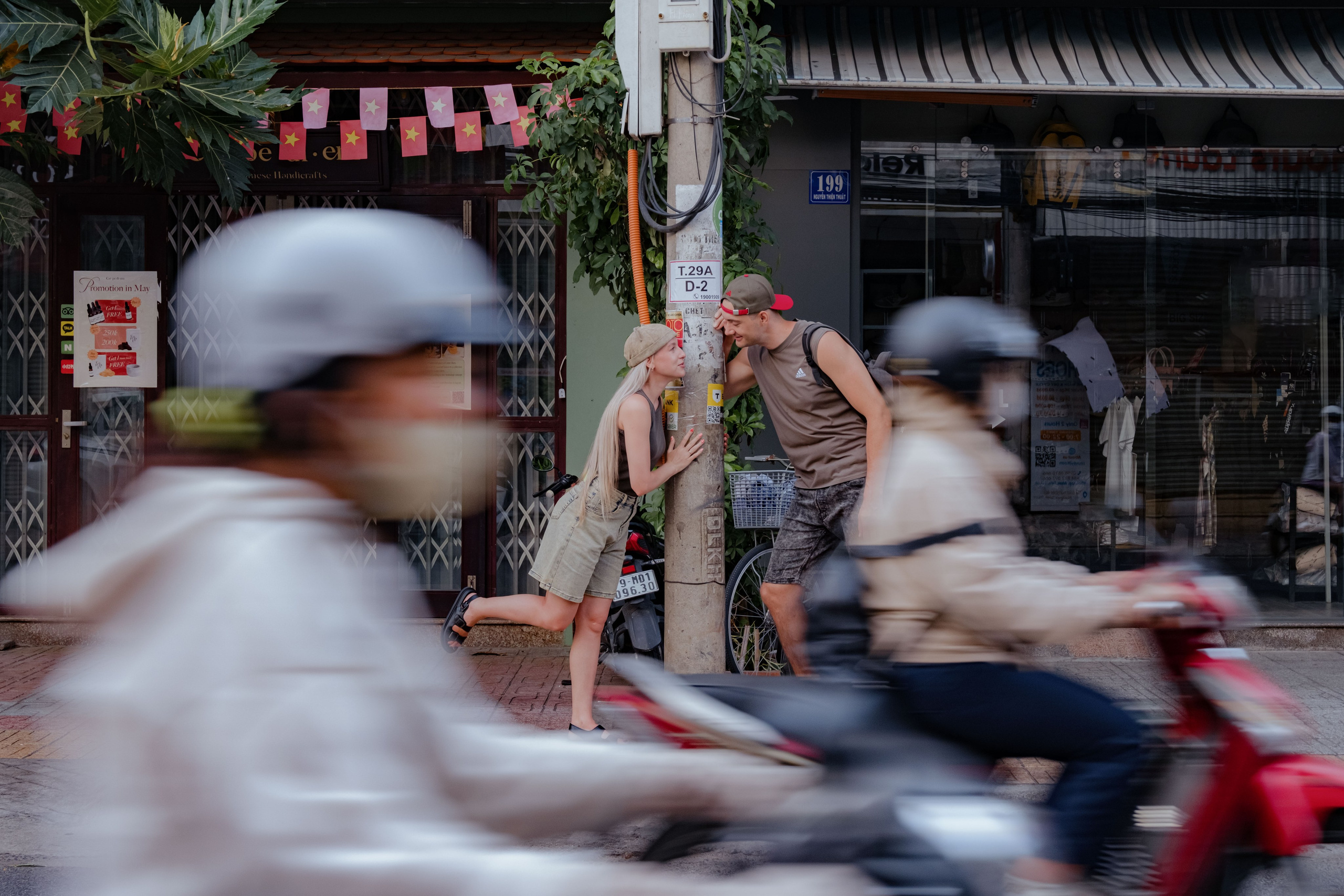 Rasilya and Ildar. An hour before sunset. Portrait photographer Nha Trang | Julia Meshanina