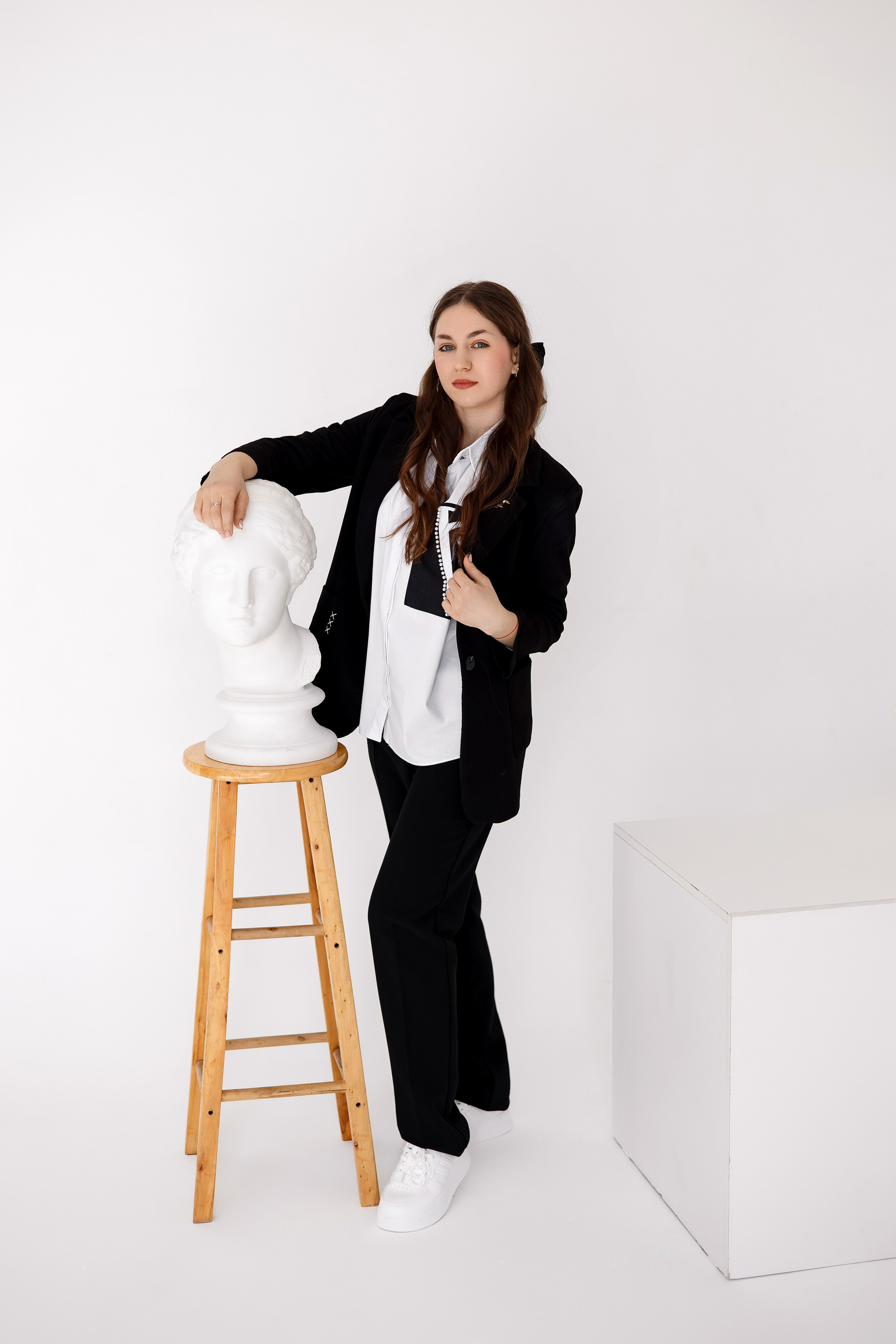 11 класс съемка на циклораме. Фотограф Любовь Корниенко, Примоский край