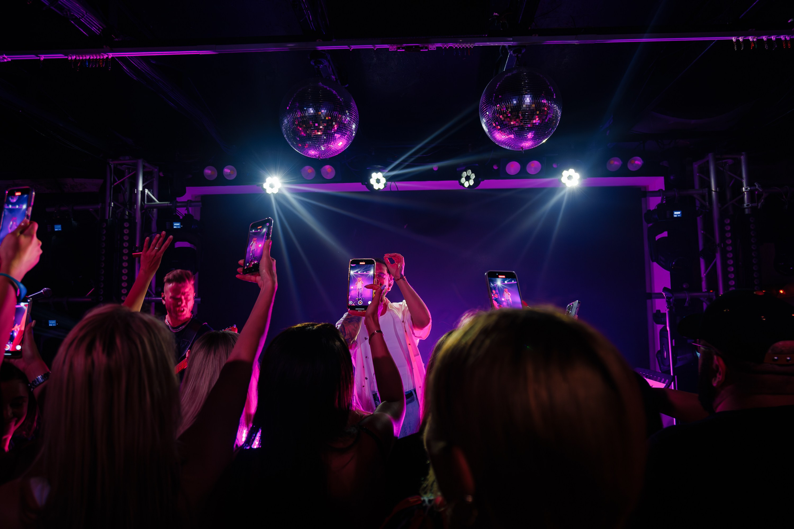 «МИША МАРВИН"_Чайка на пляже_Ялта_14.06.2025. Аминов Руслан | Фотограф