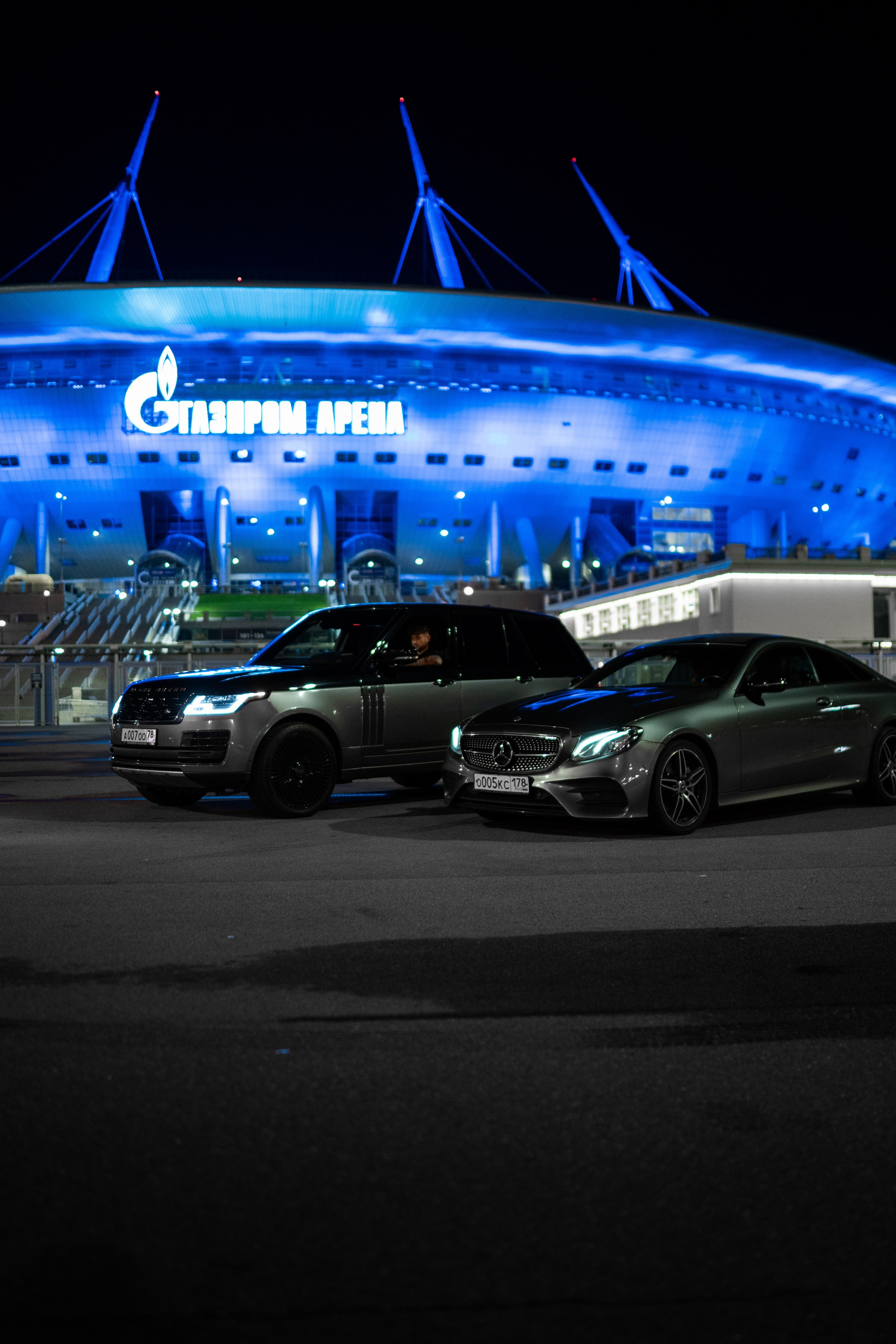 Mercedes Benz E200 + Range Rover Autobiography