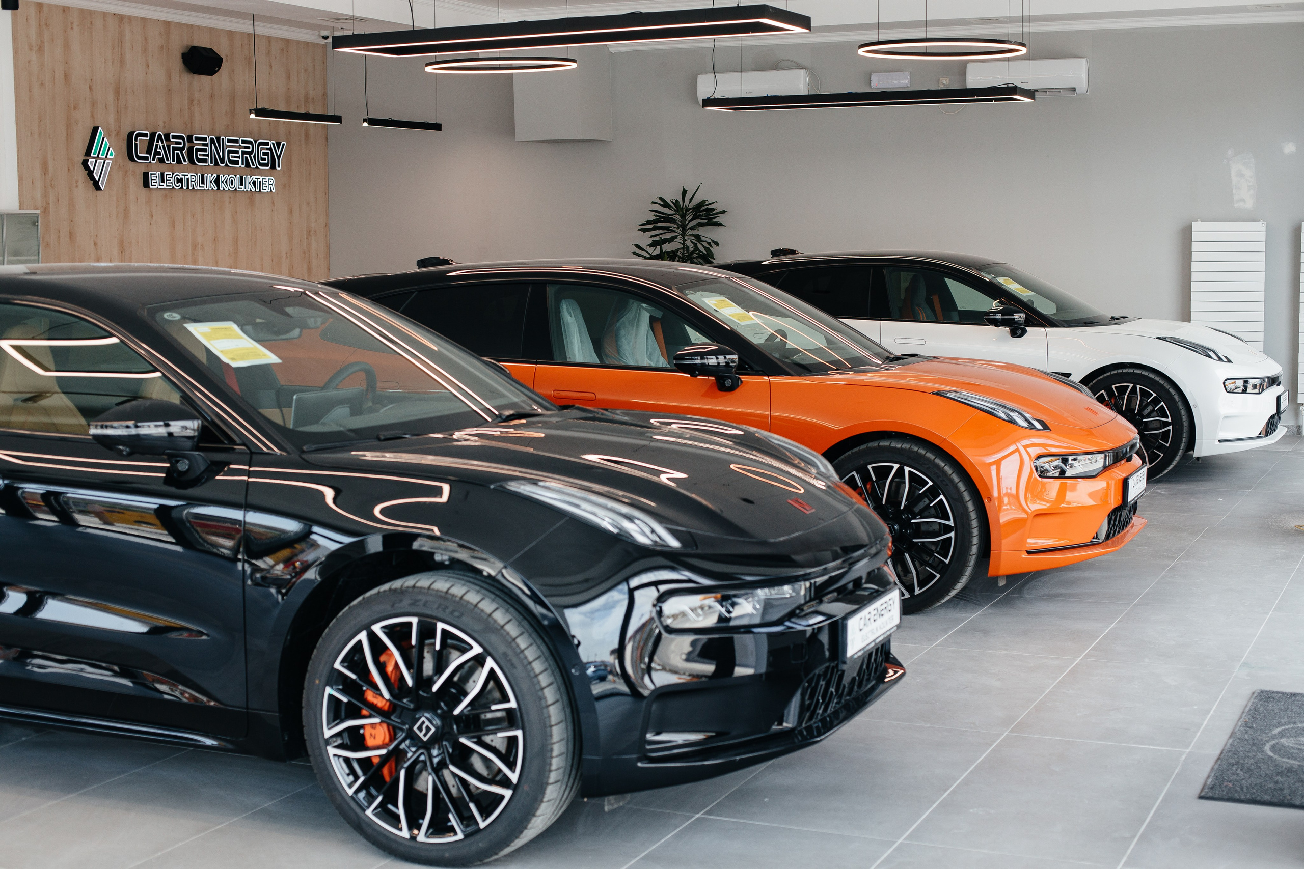 Фотосессия для Автосалона CAR ENERGY в городе Атырау. Фотограф Сиражев Карымсак. Фотосессия, бизнес портреты