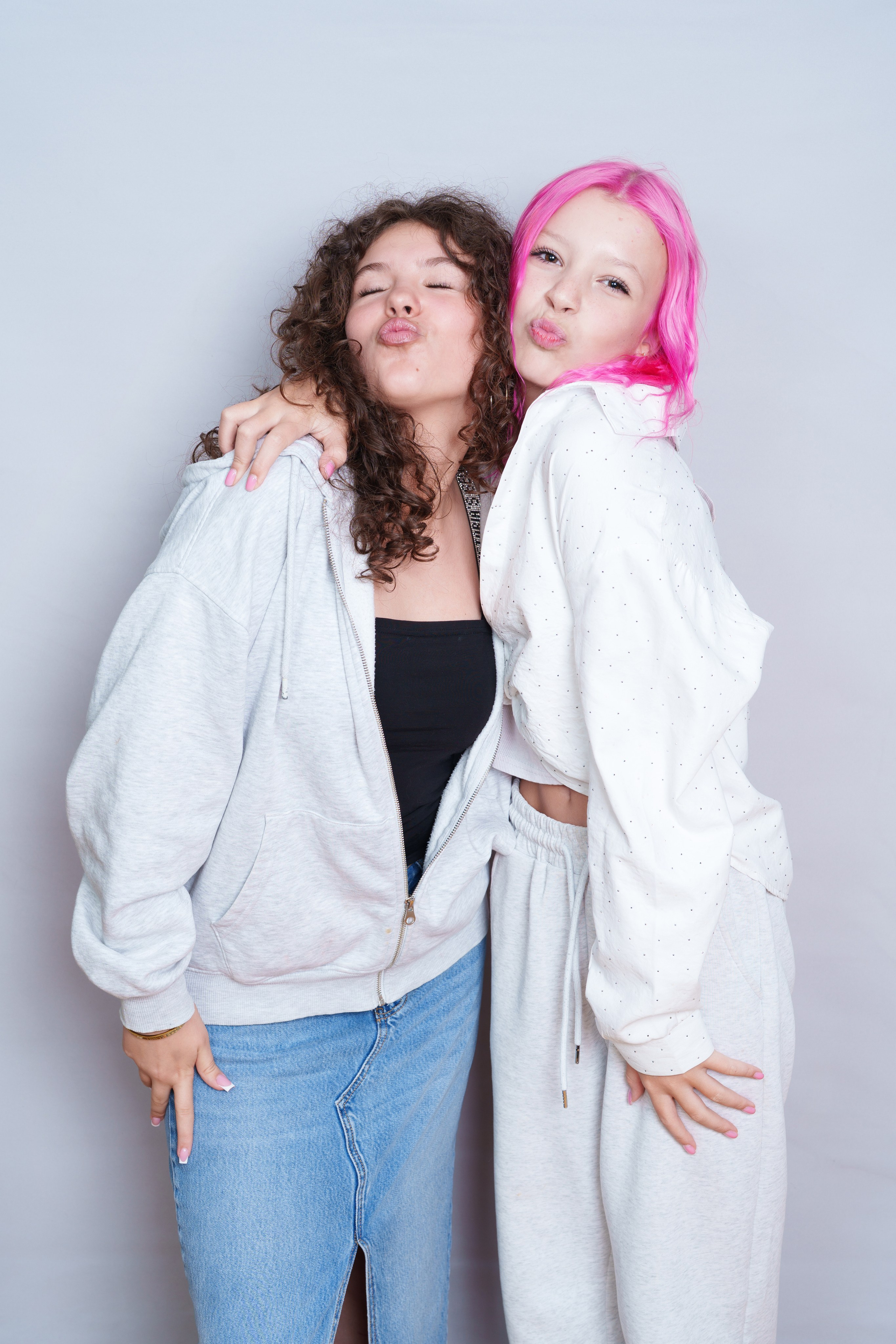 Фотоальбомы для средней и младшей школы. Стильные выпускные альбомы, детские фотосессии, сюжетные фотографии