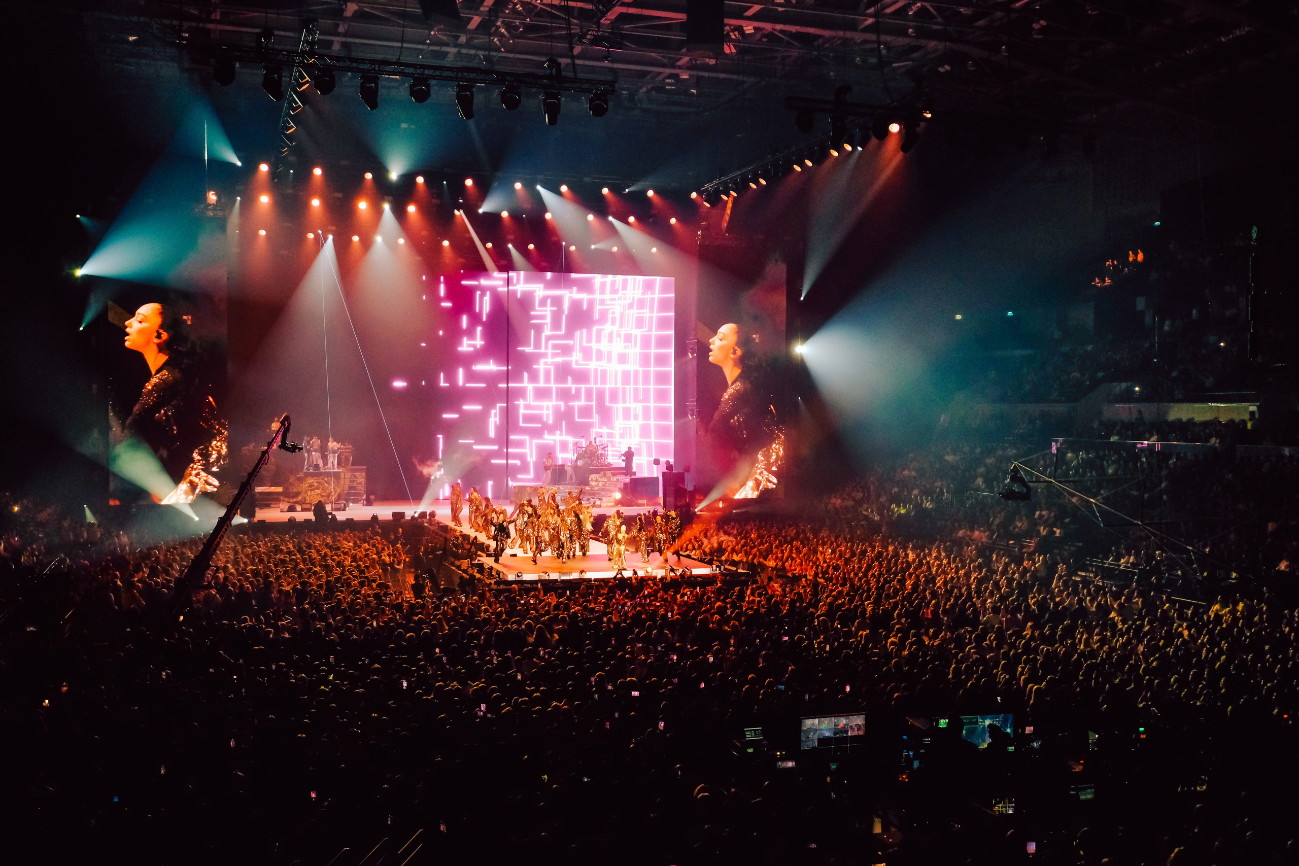 MARI KRAIMBRERI В ВТБ АРЕНЕ 18.10.25. Концертный и репортажный фотограф в Москве и Санкт-Петербурге Мария