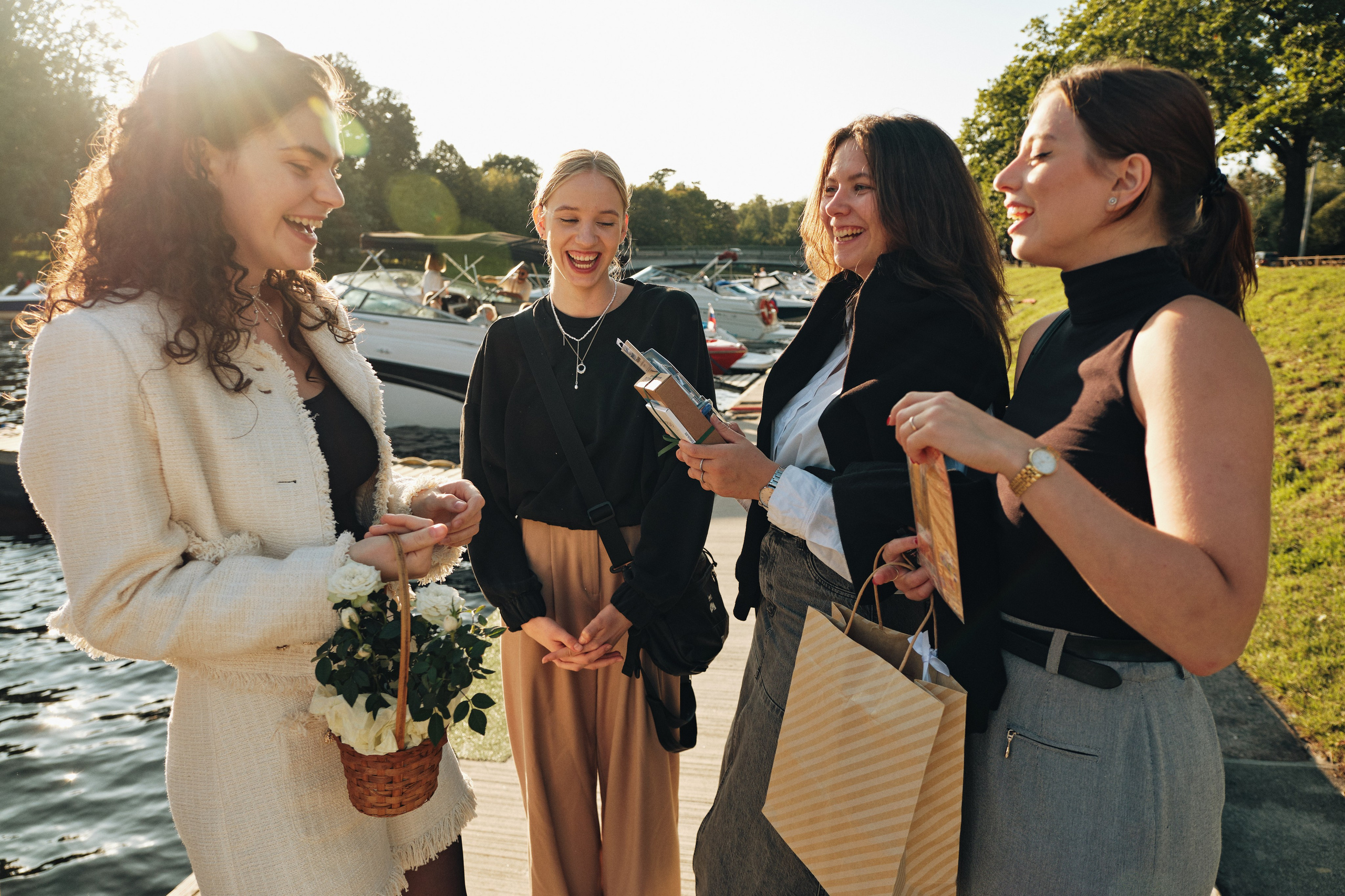 Фотосессия на катере в Санкт-Петербурге. Семейные и свадебные фотосессии в СПб, в студии, на улице, на природе