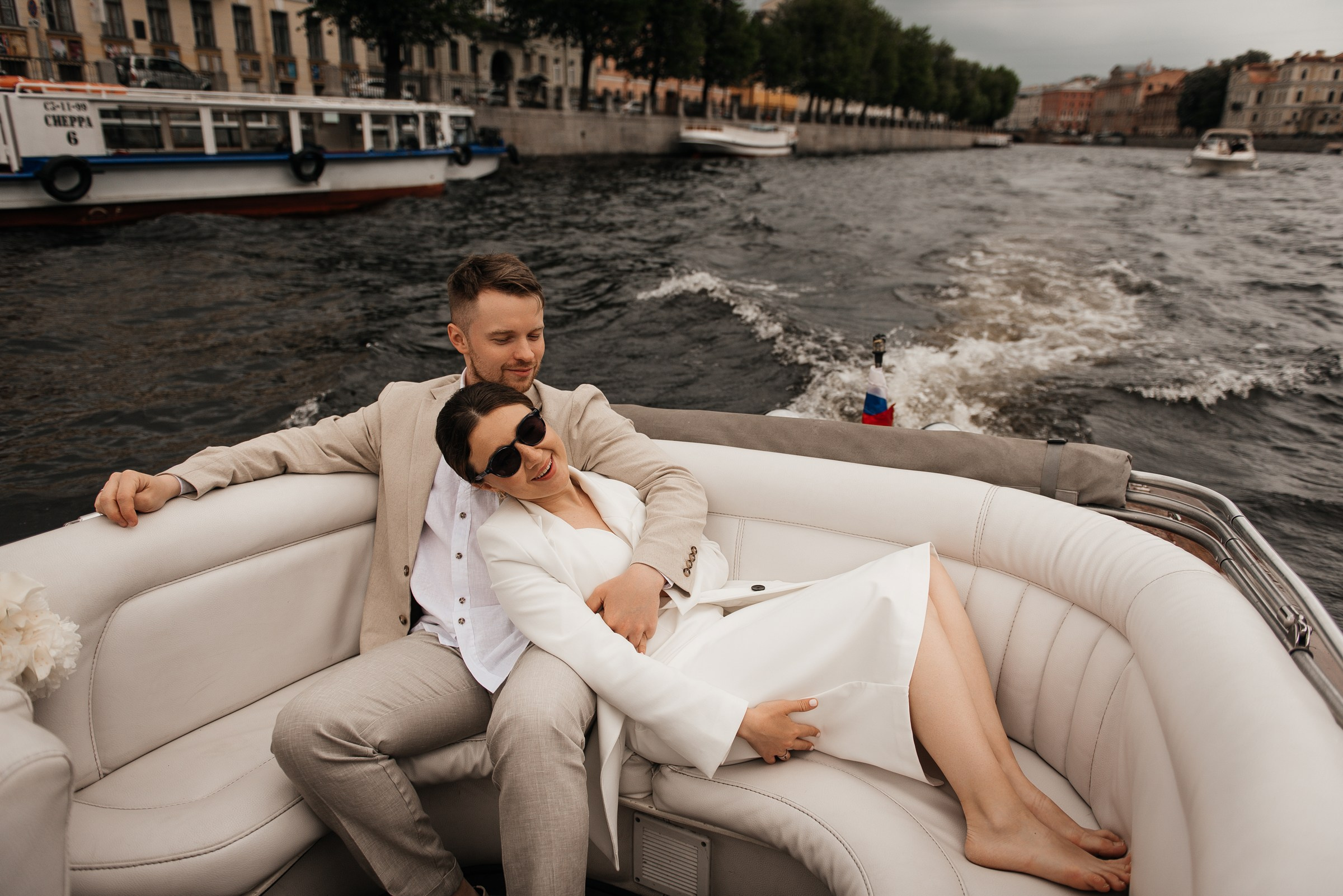 свадебная прогулка на катере по Неве
