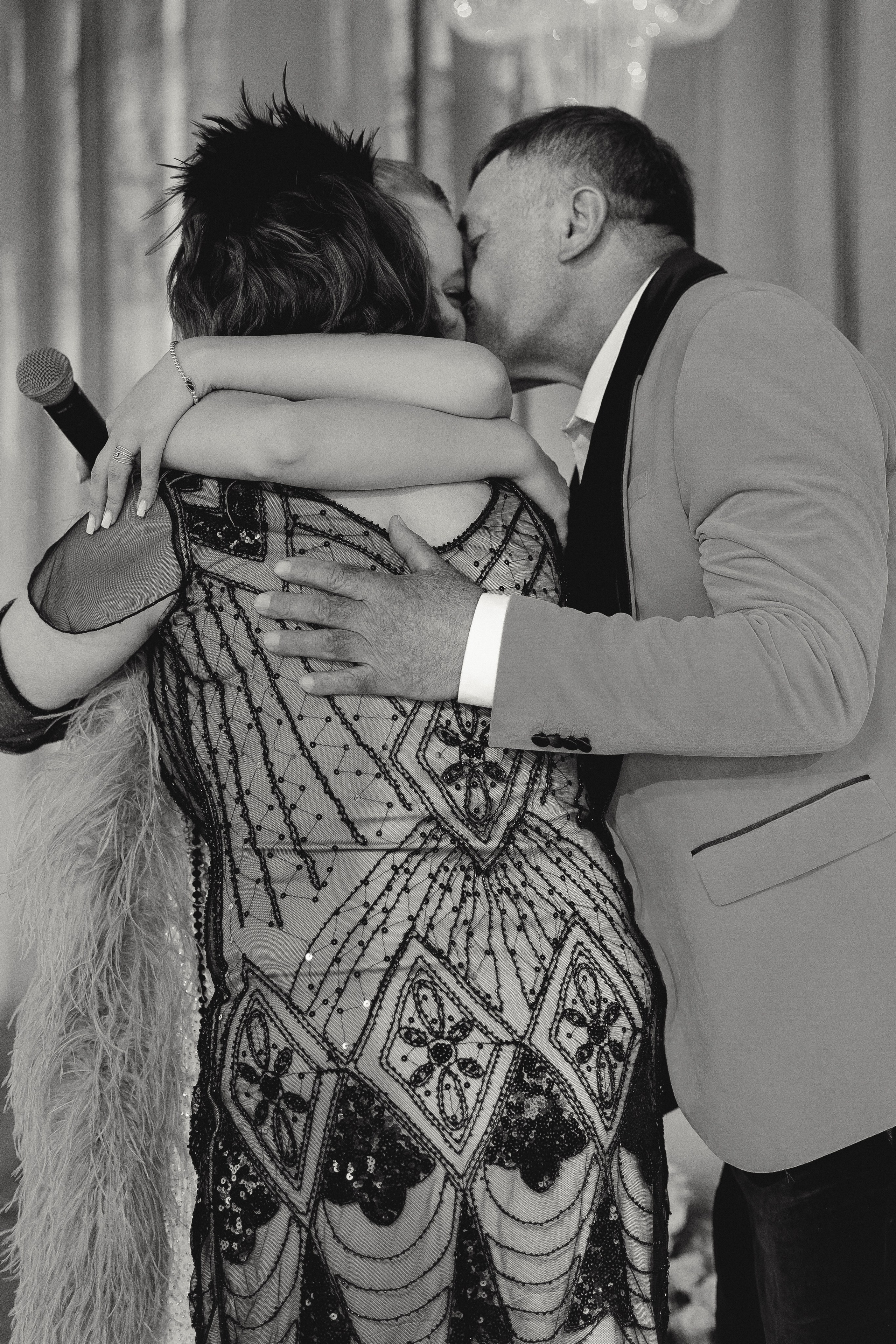 Влюбляться, целоваться. Свадебный фотограф в Москве | Профессиональный фотограф | Выгодные цены на услуги