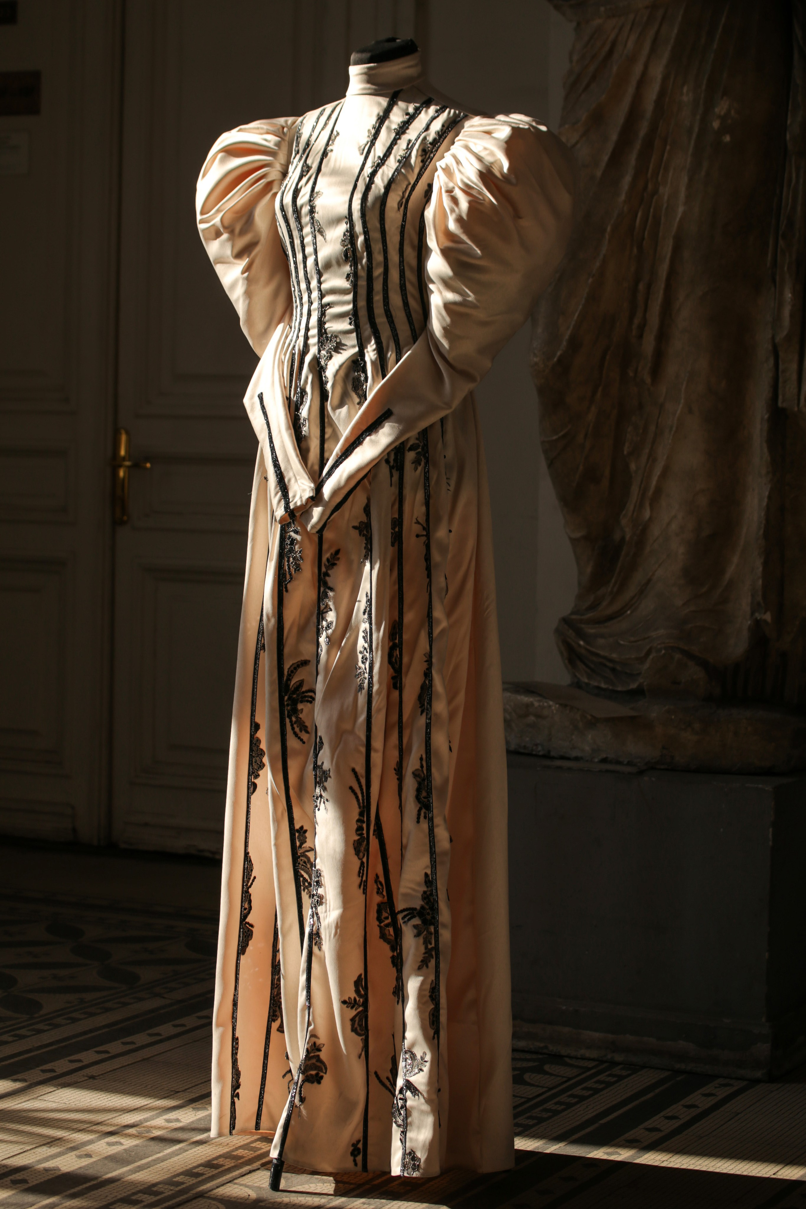 Ламановой. Костюмер, художник кино и телевидения в спб