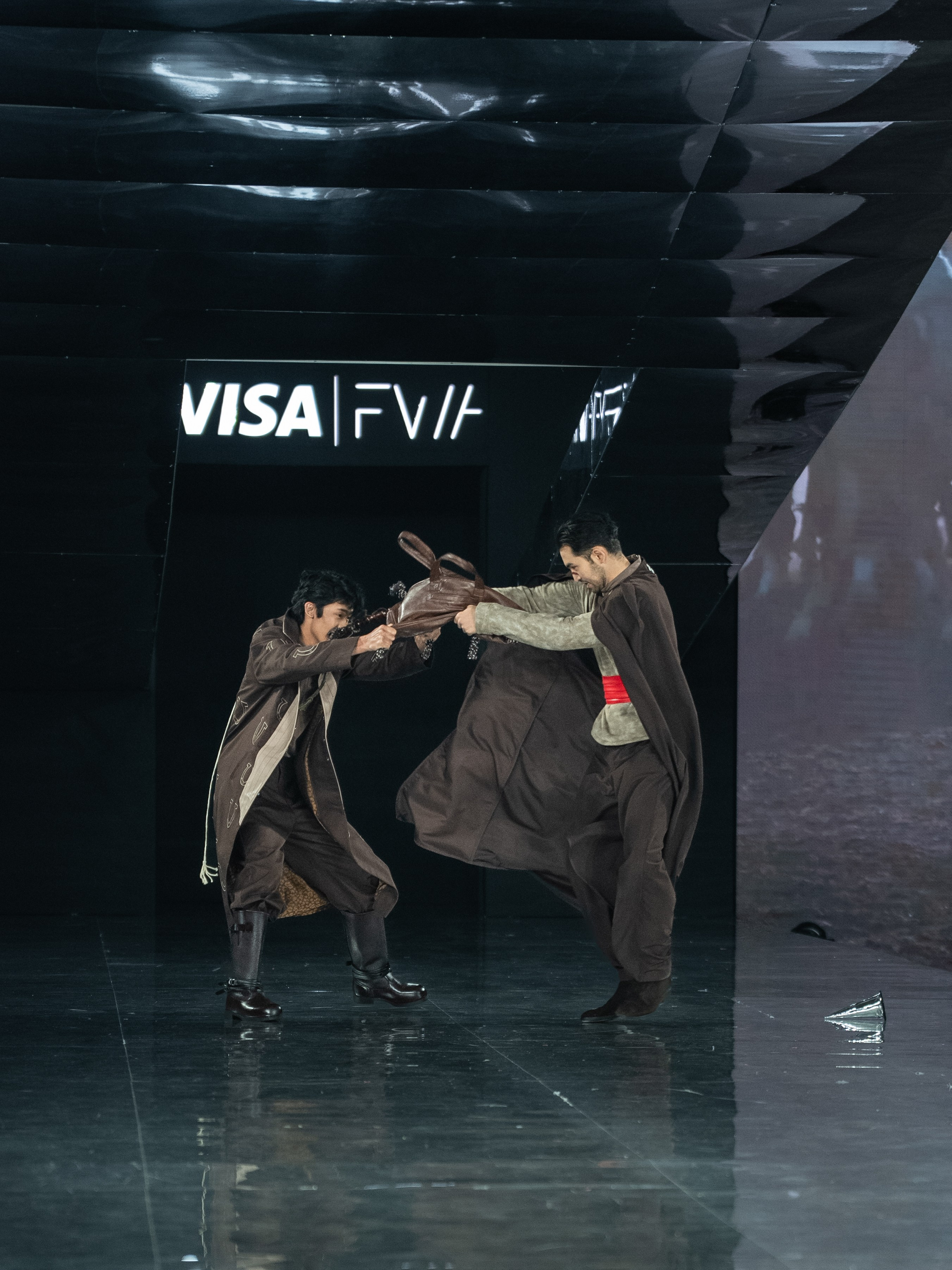 Visa Fashion Week Almaty Pre-Fall 2026 GAZHAIYIP. Сайт Алматинского НЮ АРТ, будуар и фэшн фотографа Дениса Карпенко