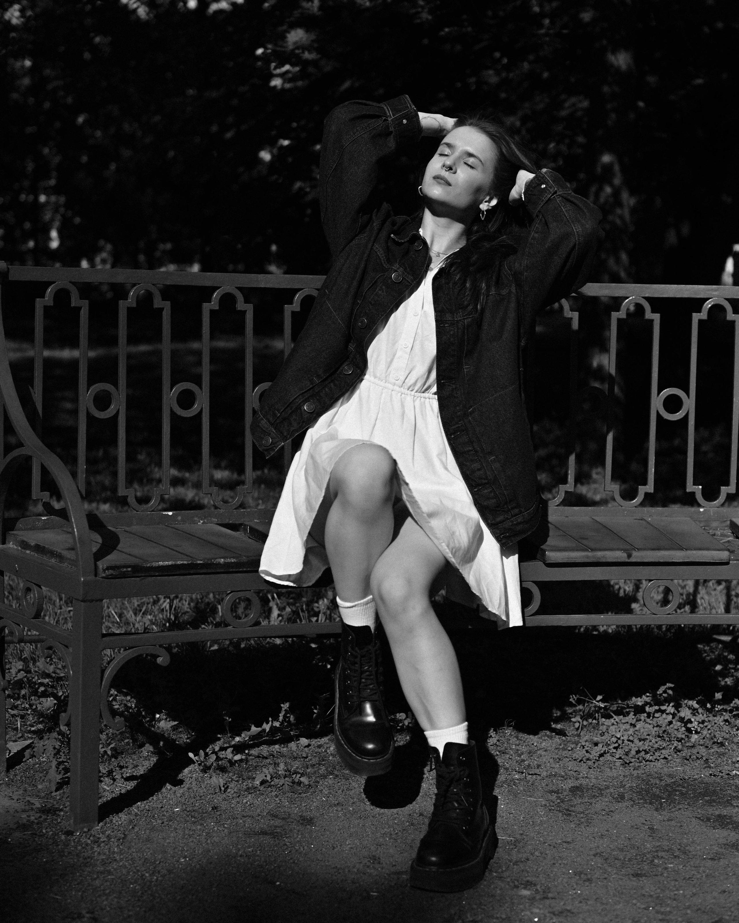 Саша. Женский фотограф. Создатель украшений ручной работы. Модель