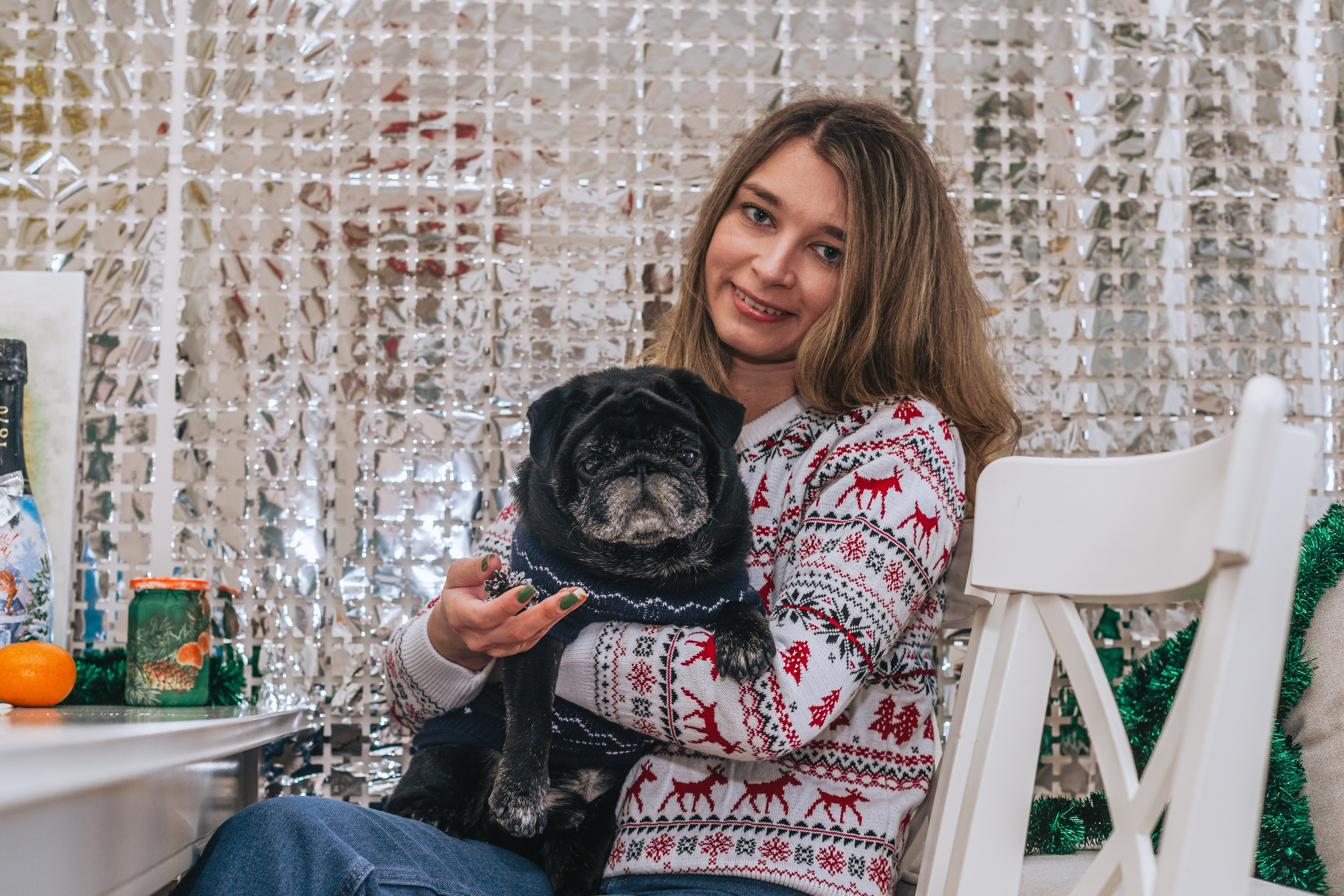 Домашняя фотосессия Оли и двух ее мопсов. Фотограф-анималист Татьяна Степанова