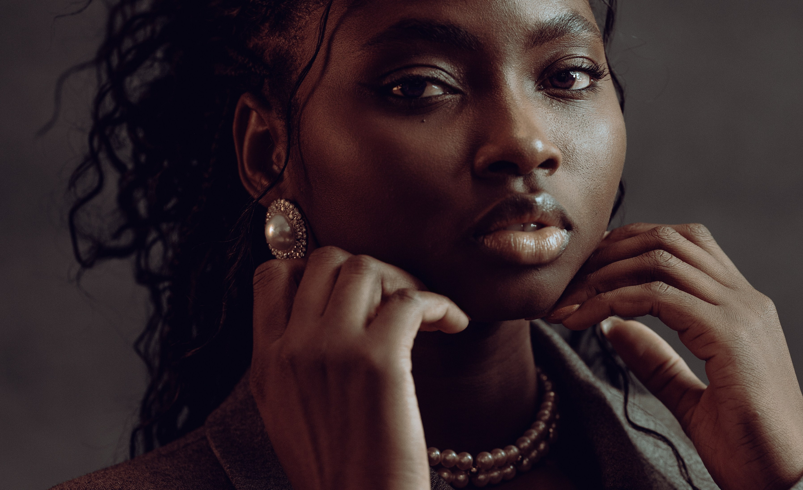 красивая темнокожая женщина