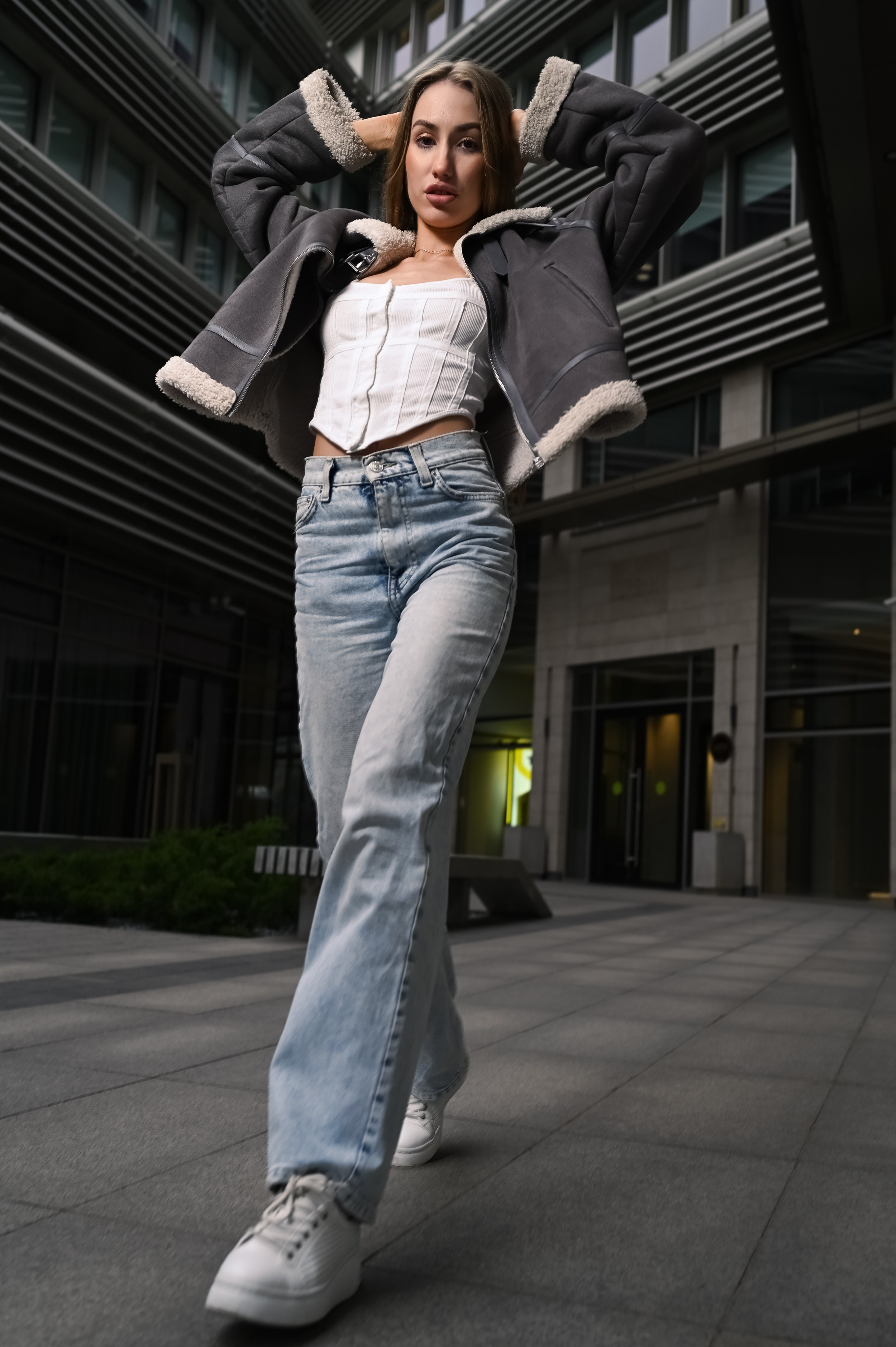 Стильная фотосессия в антураже современной архитектуры Казани