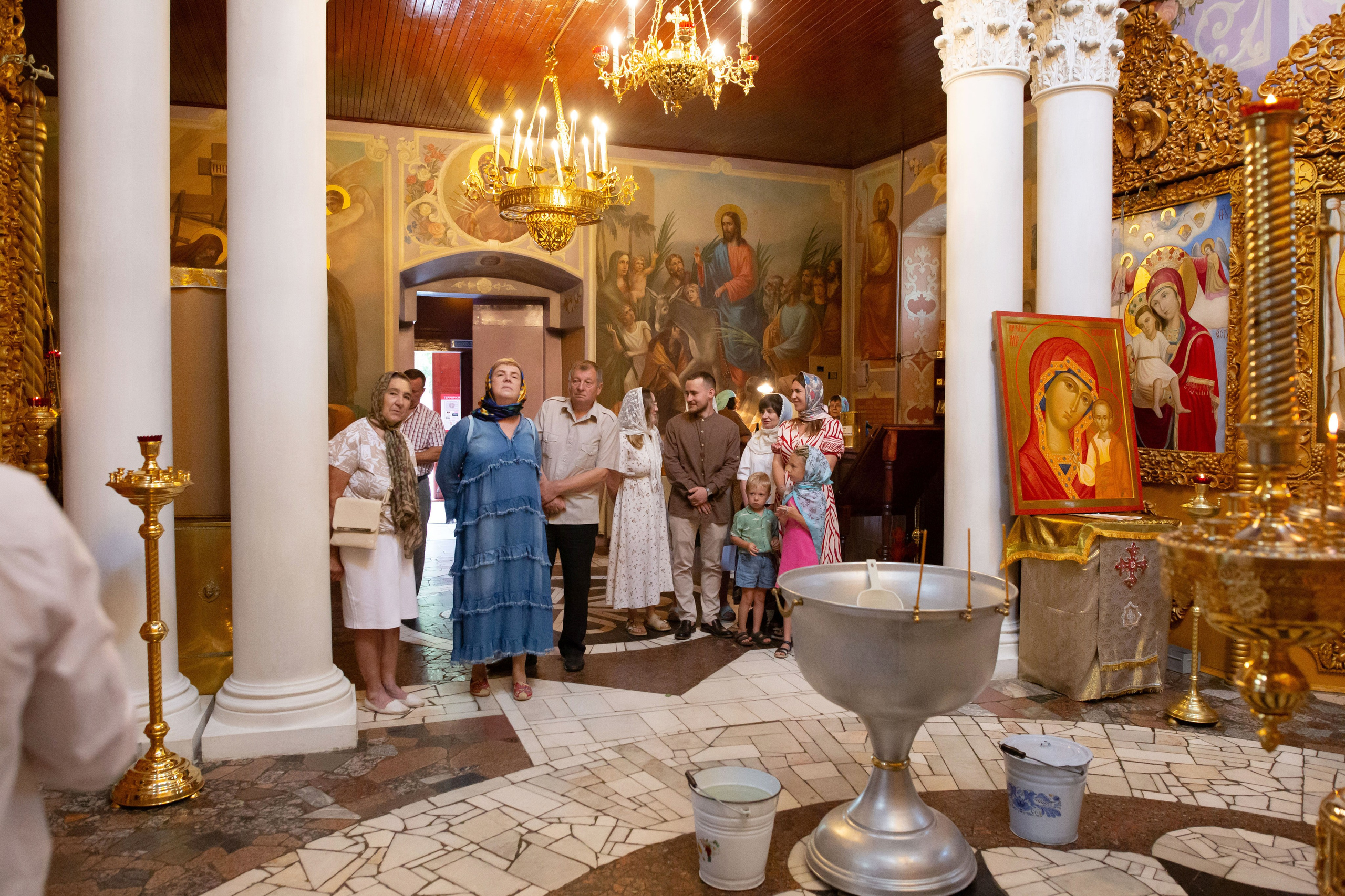 Крещение Амелии. Храм Рождества Христова в с. Михалево. Семейный и детский фотограф Анна Петракова