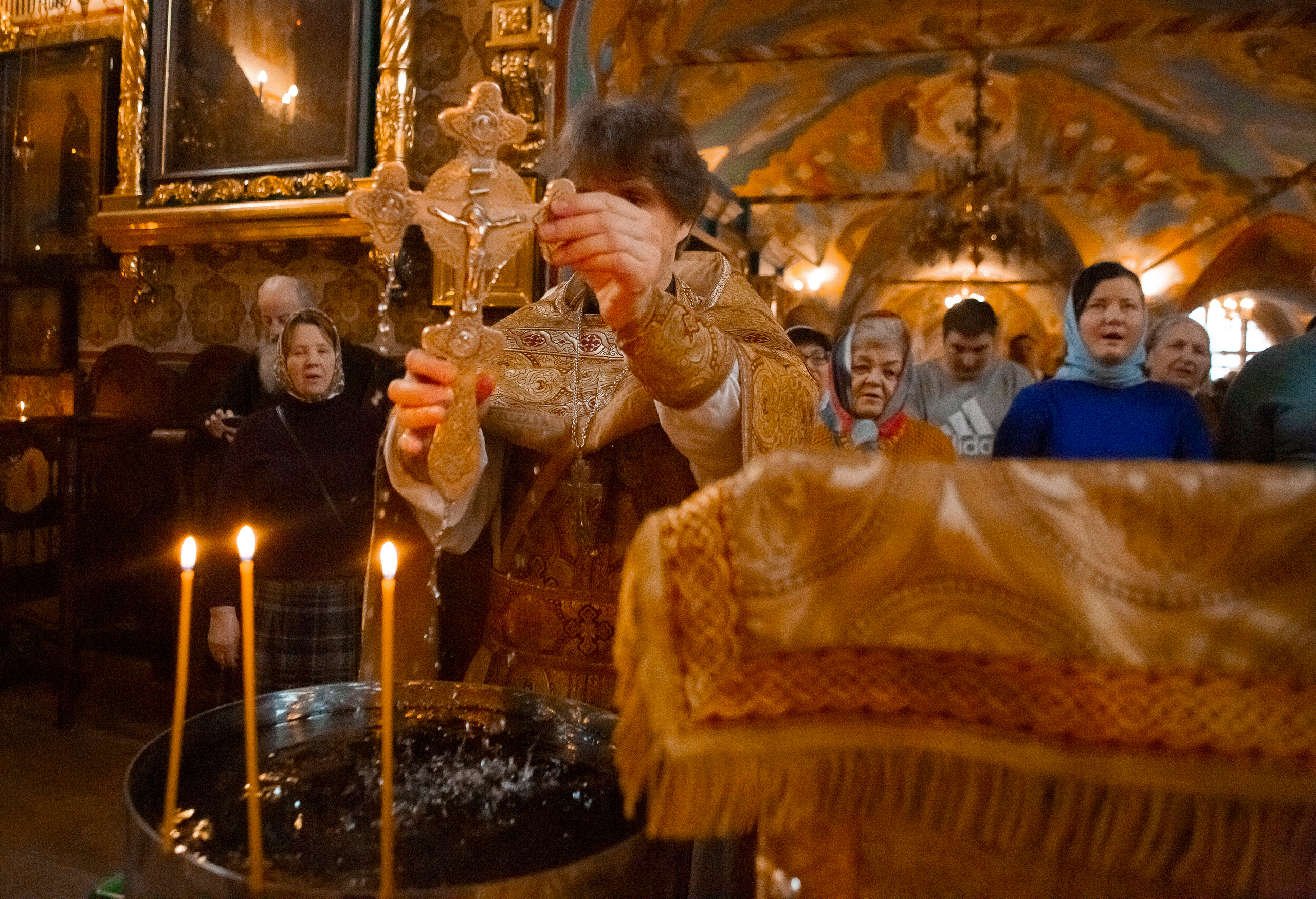 Служба в храме Благовещения в Павловской Слободе. Фотограф на крестины