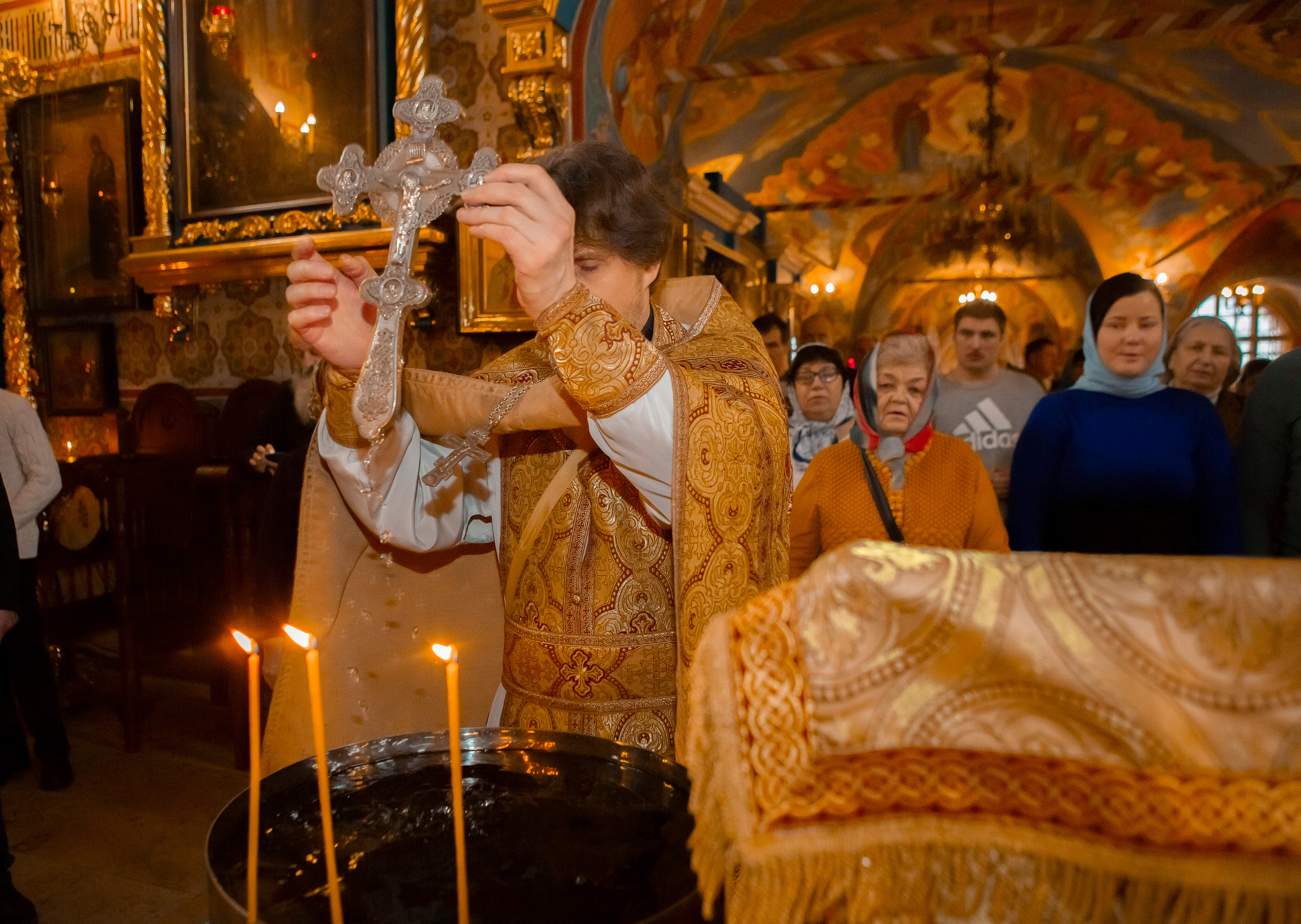 Служба в храме Благовещения в Павловской Слободе. Фотограф на крестины