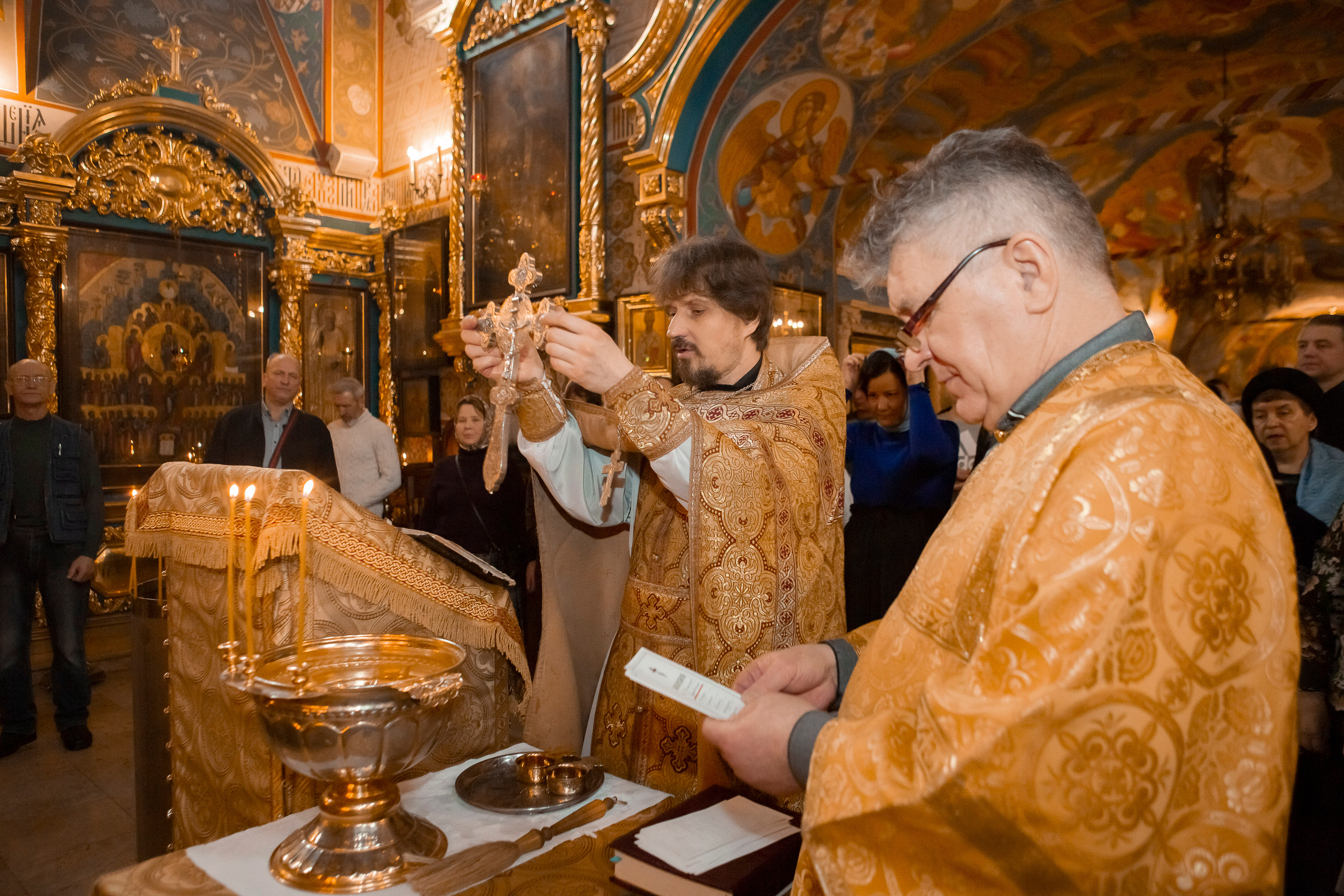 Служба в храме Благовещения в Павловской Слободе. Фотограф на крестины