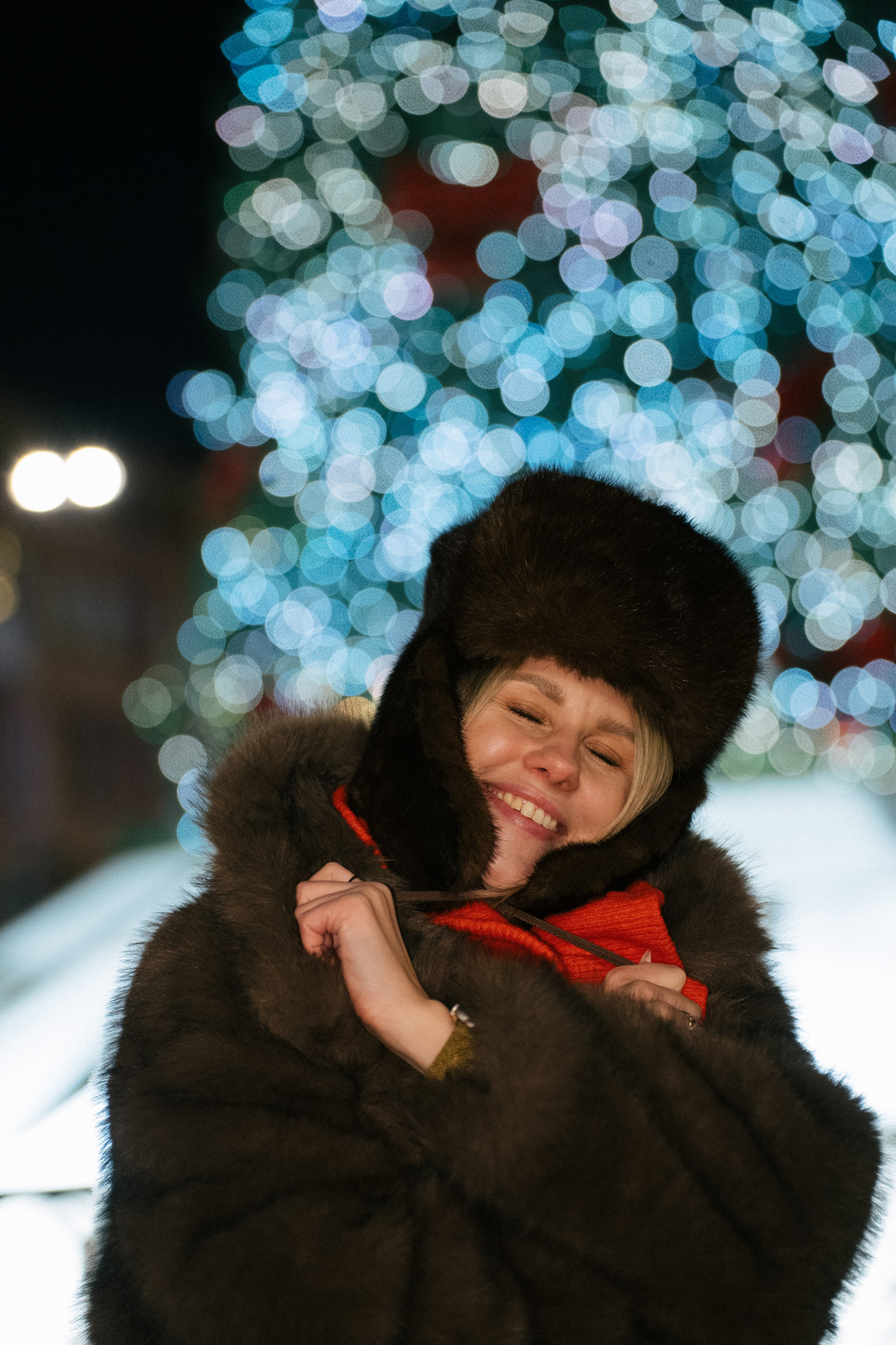 ПРОГУЛКА НА МАНЕЖНОЙ ПЛОЩАДИ ДЛЯ ДЕВУШКИ ПЕРЕД НОВЫМ ГОДОМ (НОВОГОДНЯЯ ФОТОСЕССИИЯ НА МАНЕЖНОЙ ПЛОЩАДИ). Профессиональный фотограф, Санкт-Петербург — Виктория Богомолова