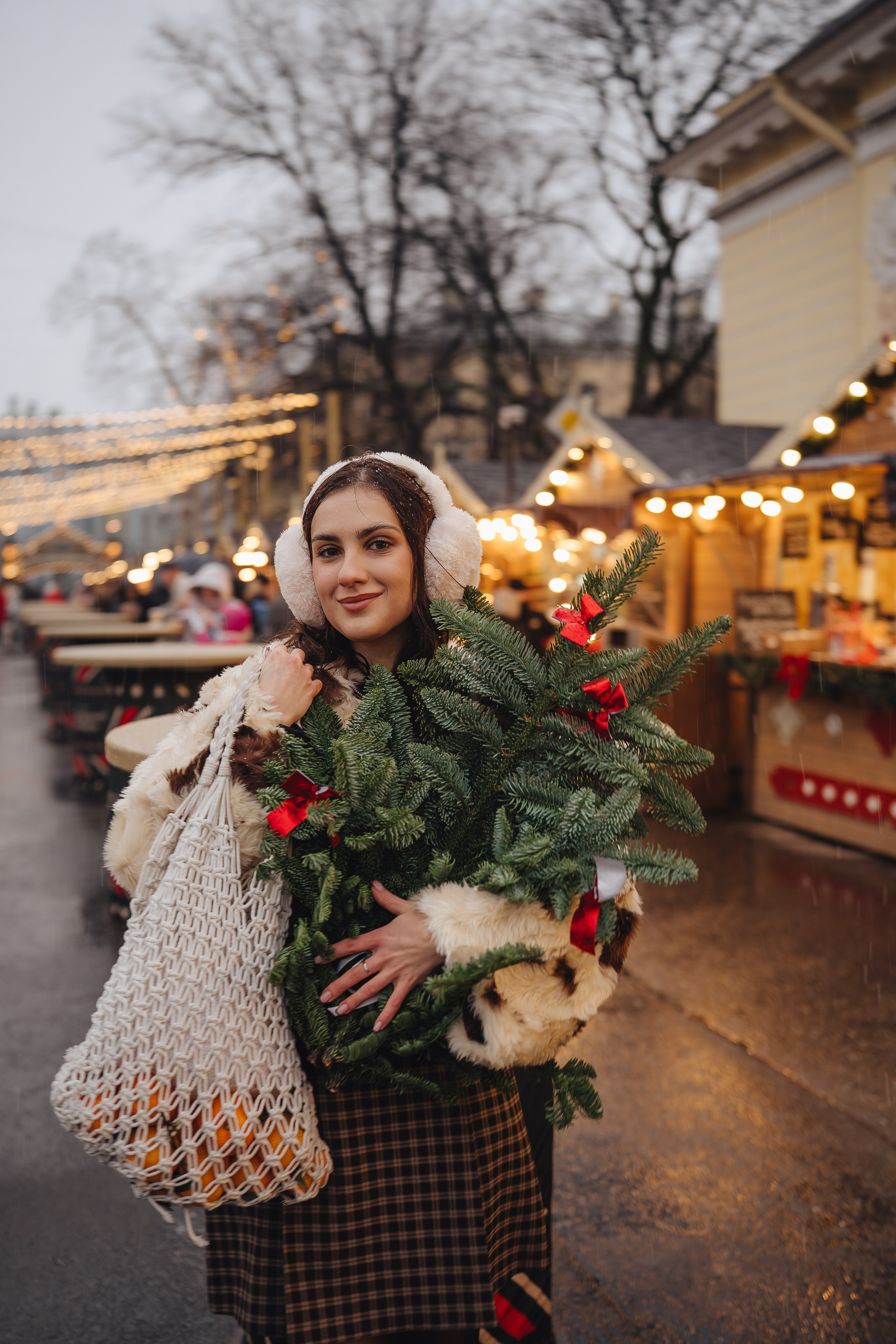 ПРОГУЛКА НА МАНЕЖНОЙ ПЛОЩАДИ ДЛЯ ДЕВУШКИ ПЕРЕД НОВЫМ ГОДОМ (НОВОГОДНЯЯ ФОТОСЕССИИЯ НА МАНЕЖНОЙ ПЛОЩАДИ). Профессиональный фотограф, Санкт-Петербург — Виктория Богомолова