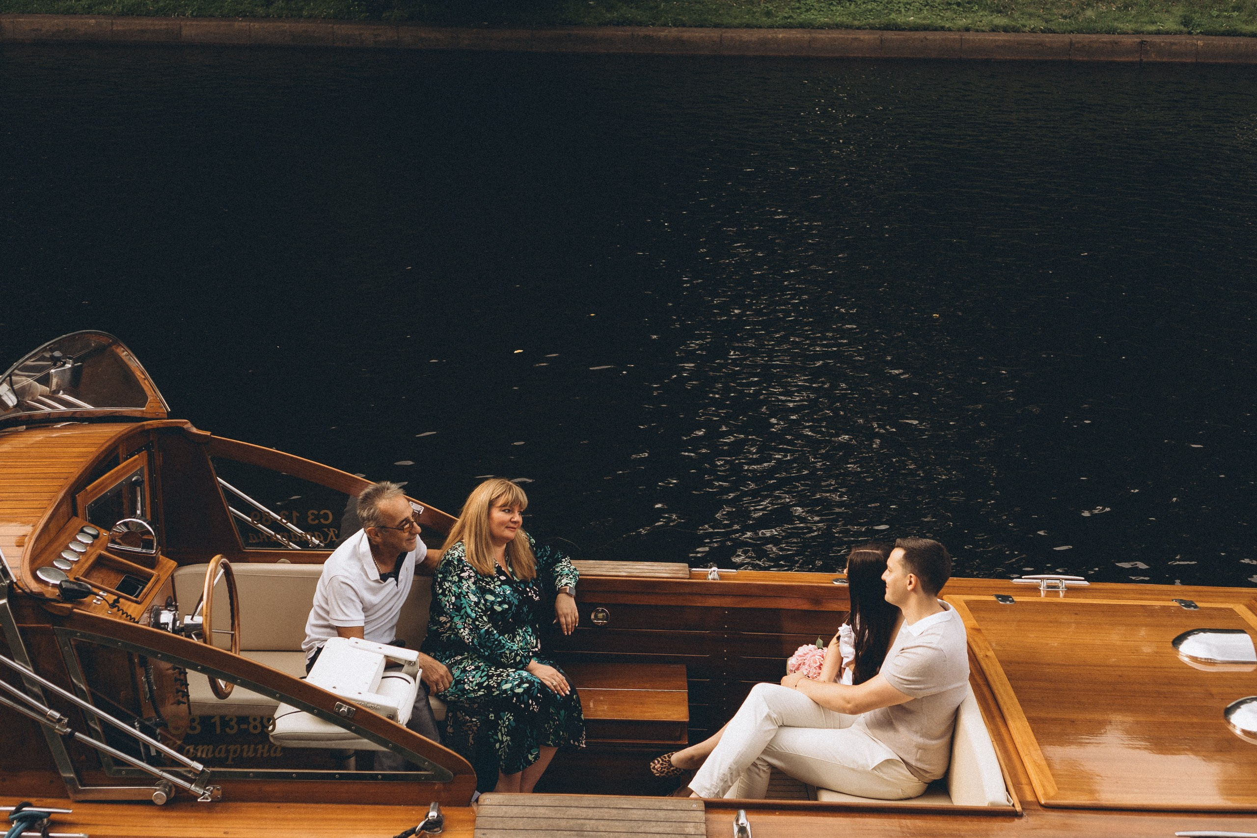 СВАДЕНБНАЯ СЬЕМКА НА КАТЕРЕ ПО КАНАЛАМ САНКТ-ПЕТЕРБУРГА И В АКВАТОРИИ НЕВЫ. Профессиональный фотограф, Санкт-Петербург — Виктория Богомолова