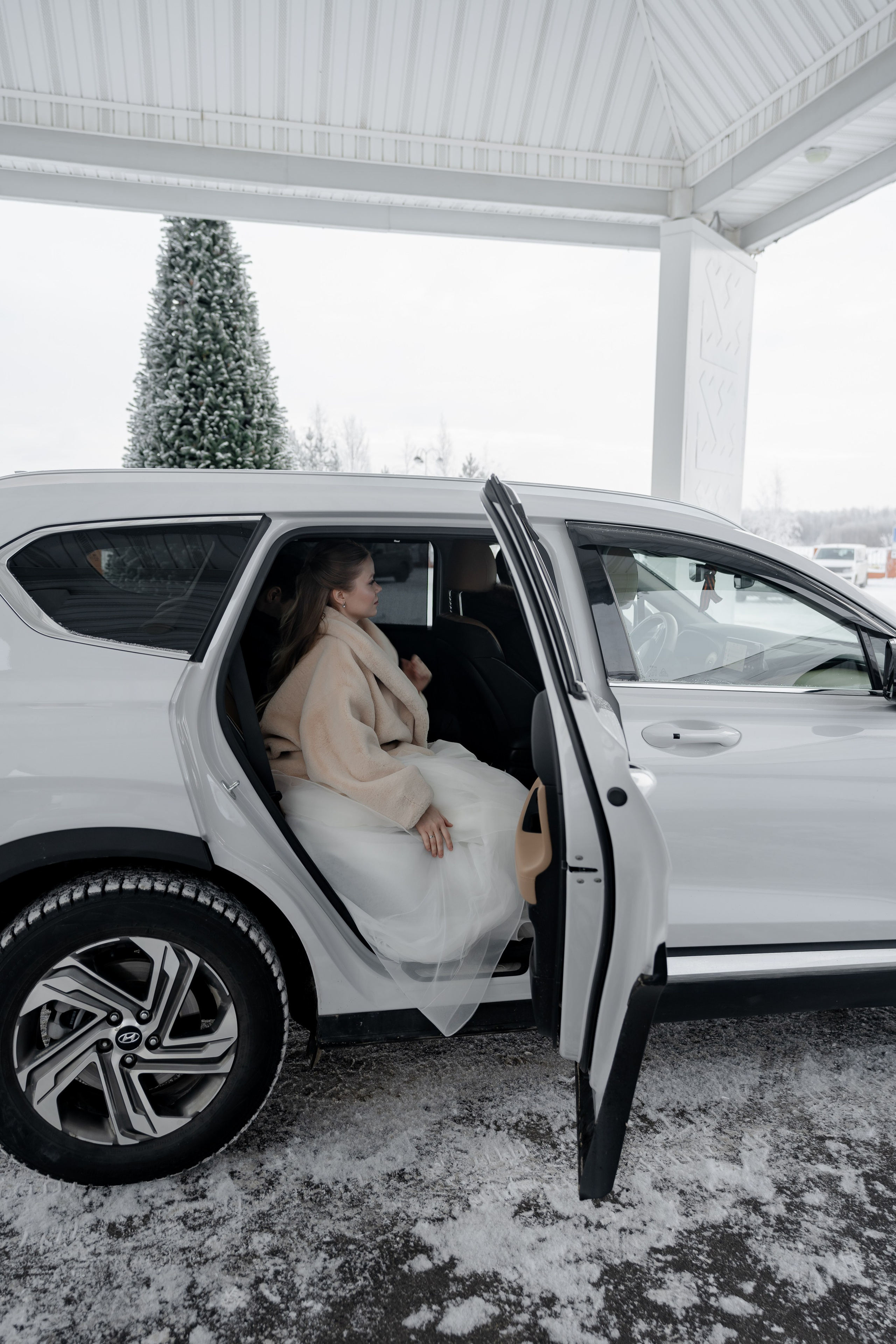 СВАДЕБНАЯ СЬЕМКА СБОРОВ В ОТЕЛЕ И ВЫЕЗД НА ЦЕРЕМОНИЮ (СНЯТО В СИБИРЕ В НИЖНЕВАРТОВСКЕ)М. Профессиональный фотограф, Санкт-Петербург — Виктория Богомолова