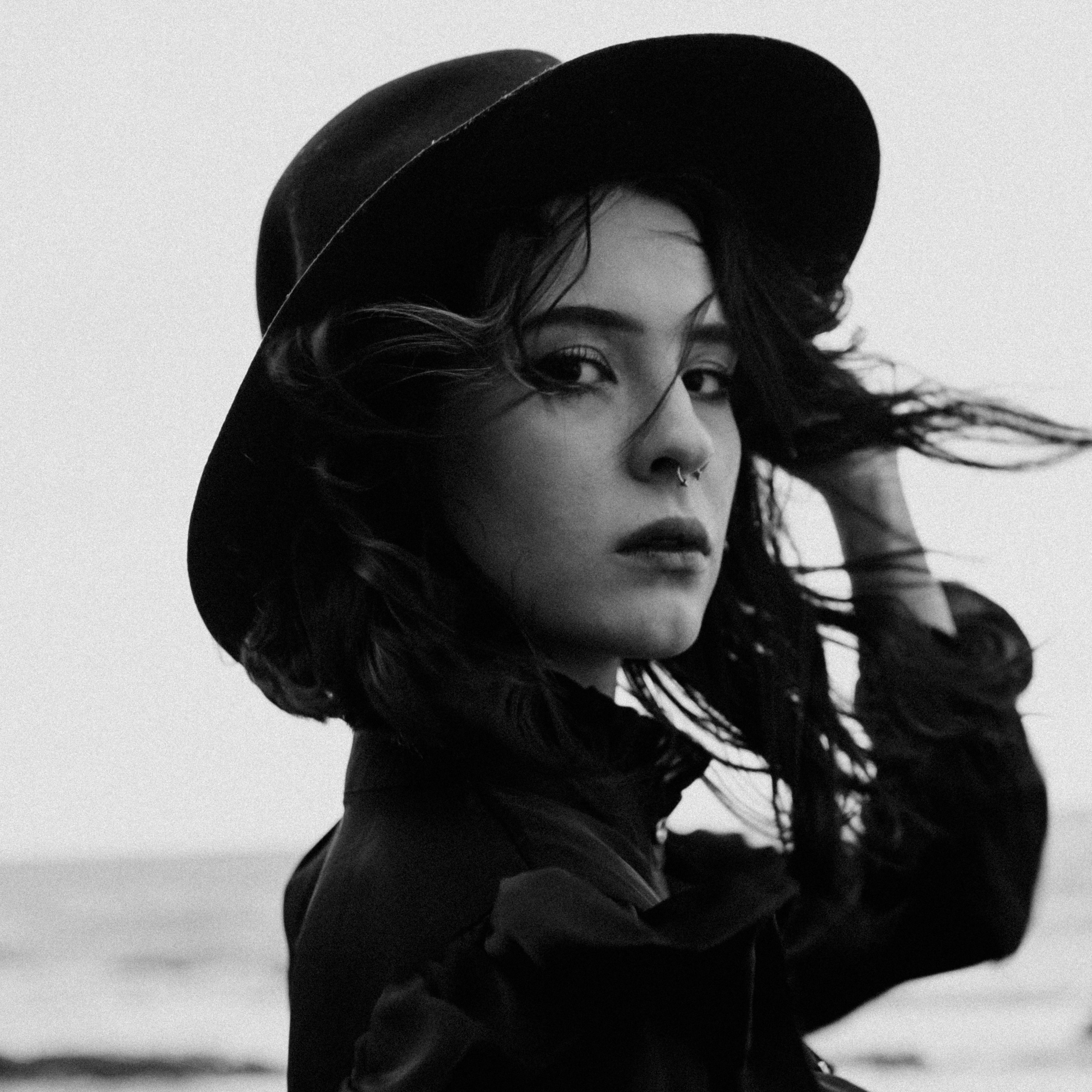 Съёмка у моря с оленьими рогами