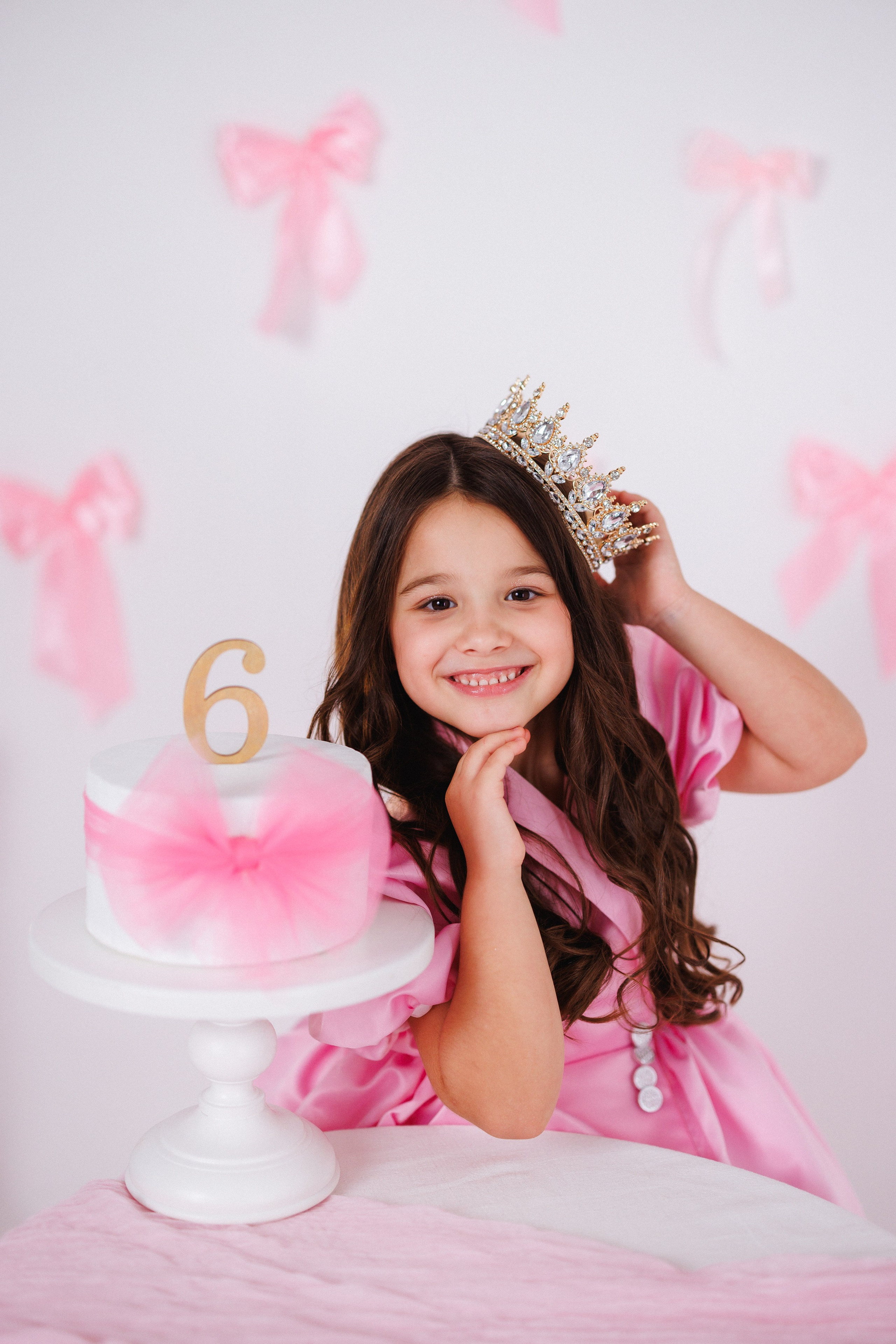 Детская фотосессия к Дню рождения для девочек, фотостудия «Антураж». Семейный и детский фотограф в Краснодаре Анна Трашкова