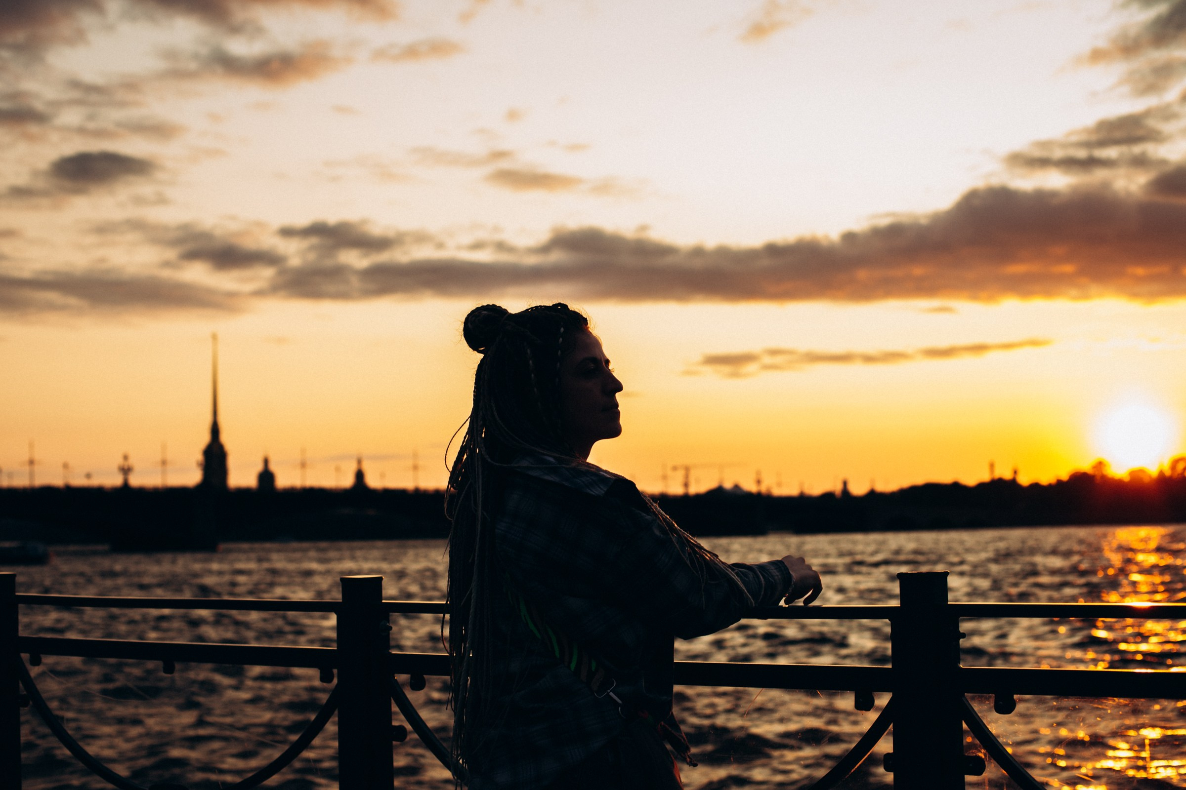 Лиза в июне. Фотопрогулка в Петербурге. Индивидуальный и семейный фотограф в Санкт-Петербурге