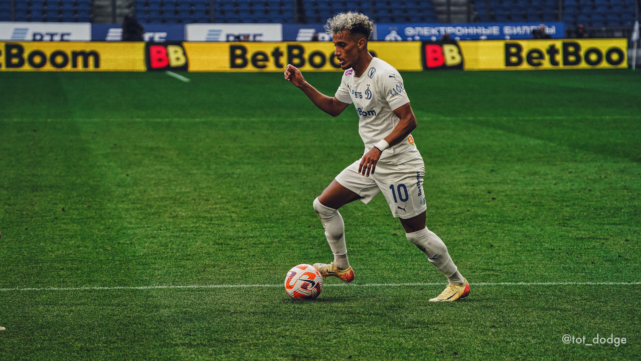 Футбол. Динамо-Ахмат 15.09.24. Автомобильный фотограф Шакая Кирилл