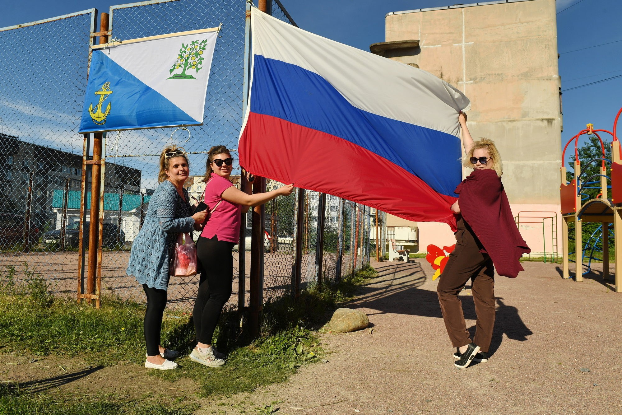 Официоз по плану, жизнь — между кадров: как снять День России и остаться собой. Документальный фотограф Сергей Вдовин