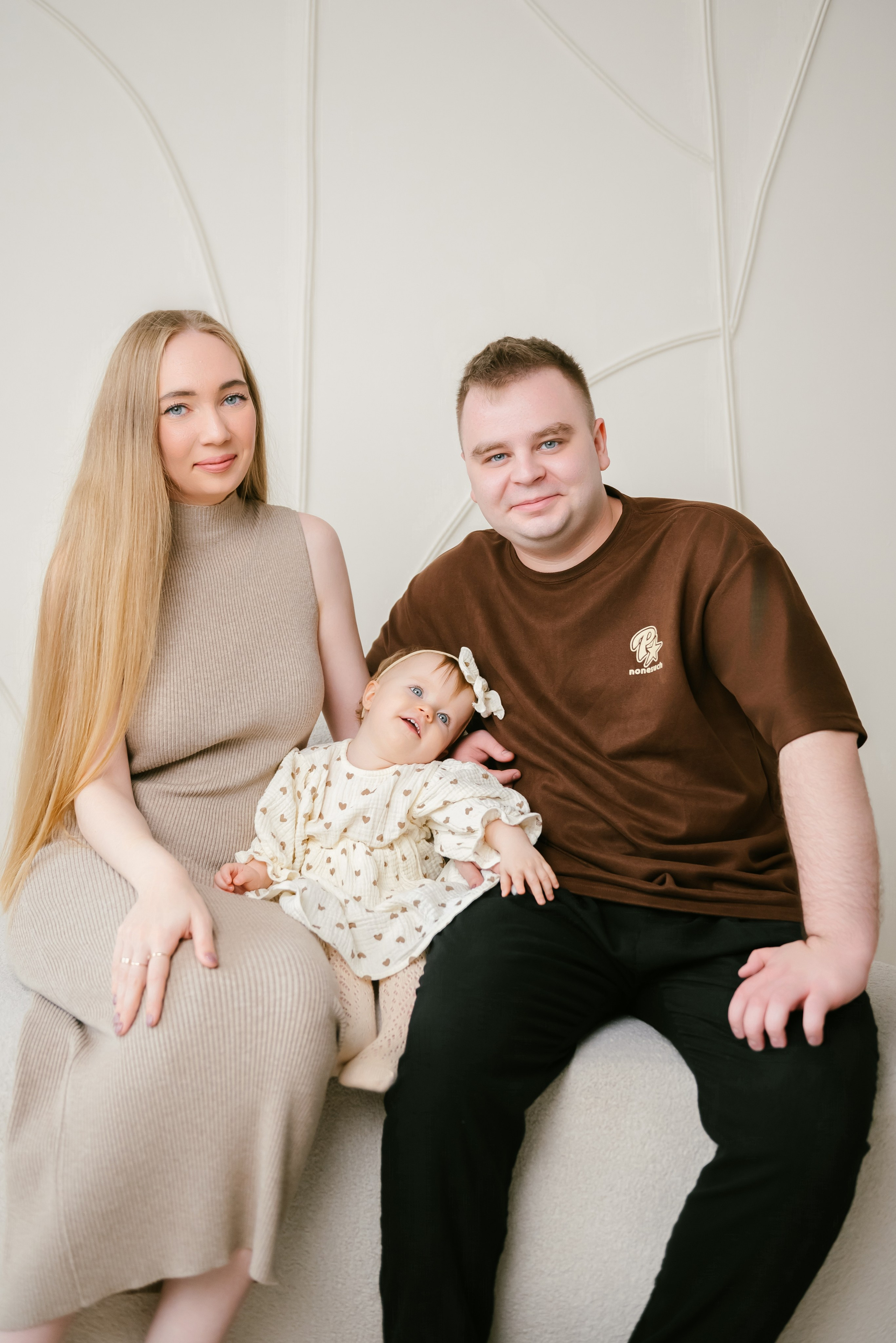 Семейная фотосессия в студии WOOD Кемерово