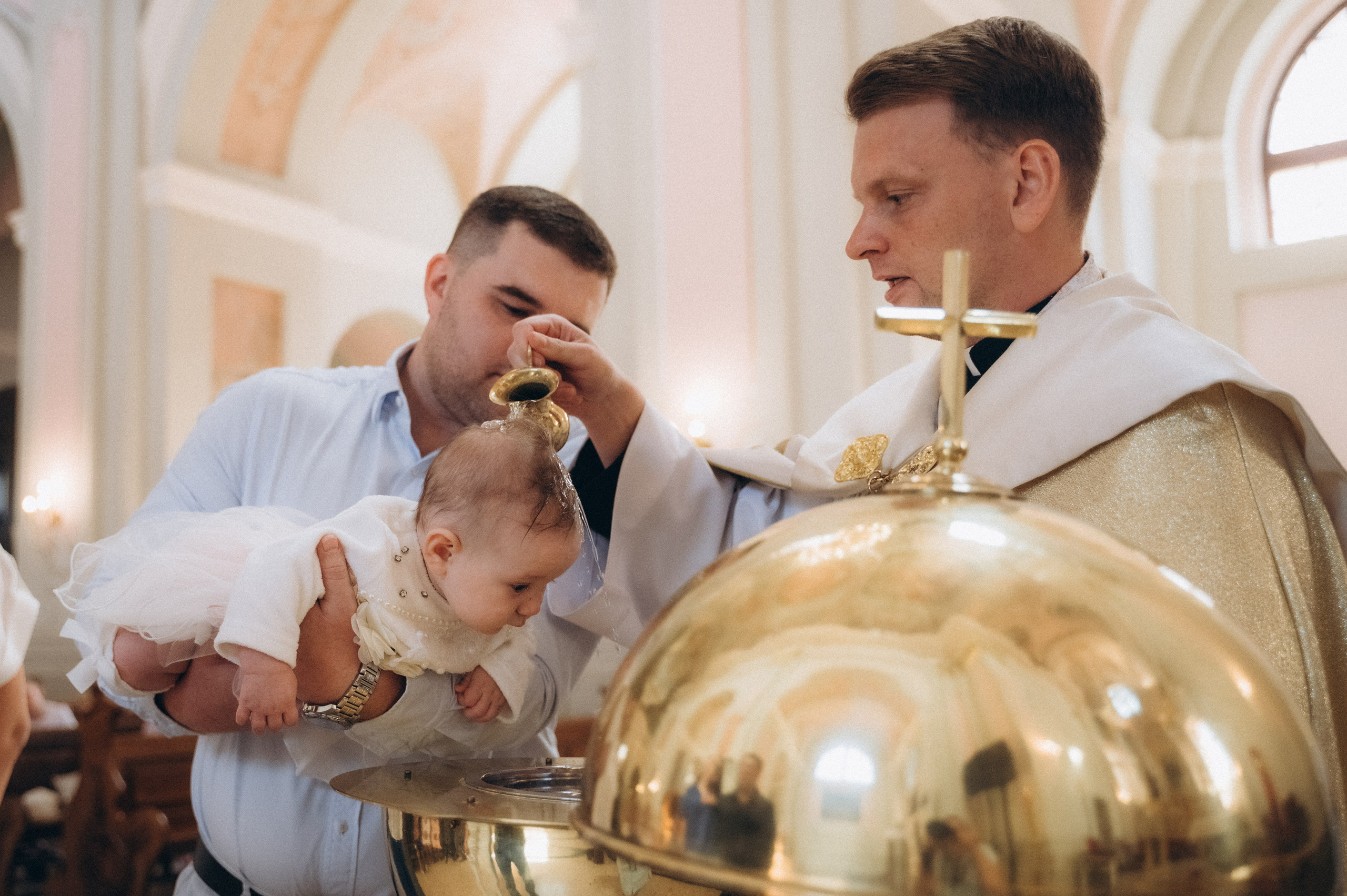 Крещение Василисы Архикафедральный костел Имени Пресвятой Девы Марии. Семейный фотограф в Минске Дарья Дреко