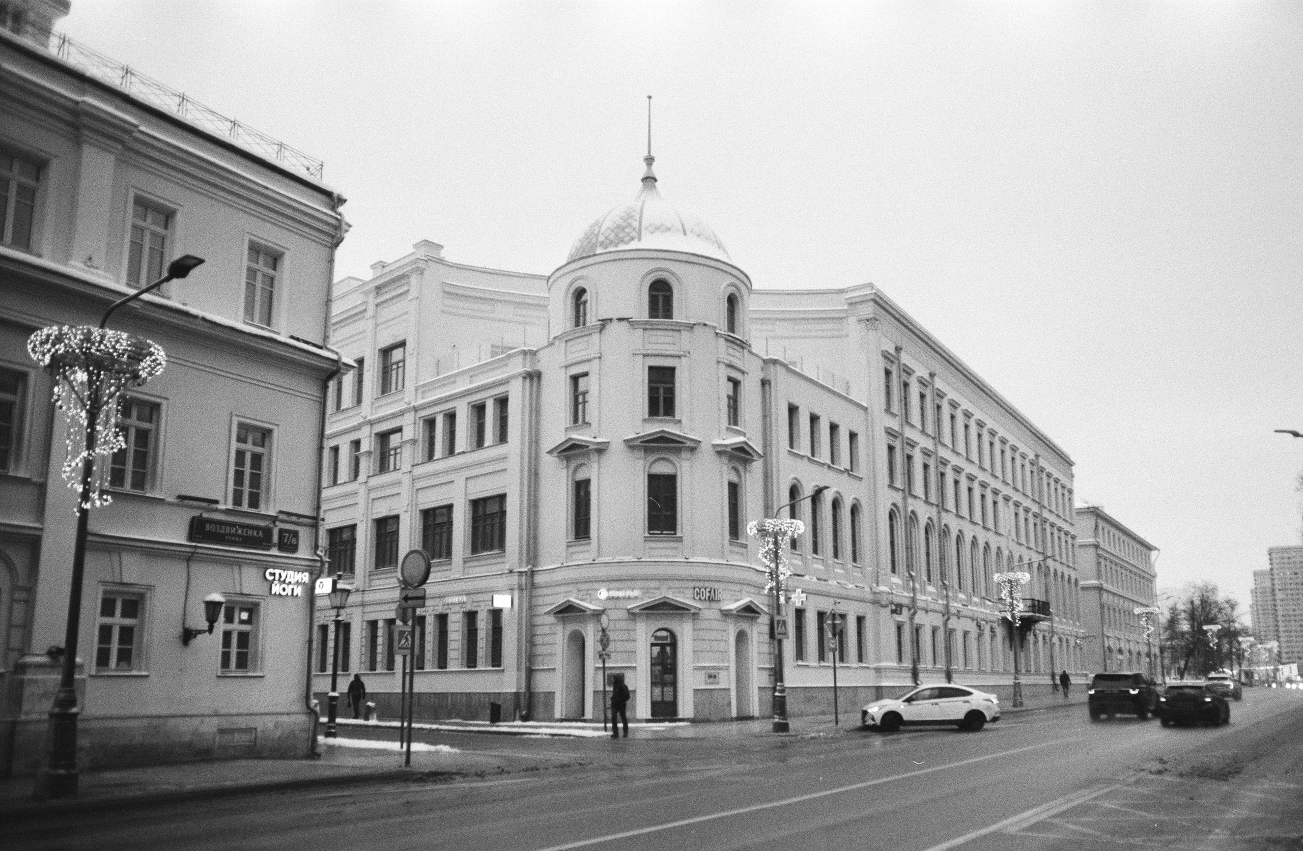 Воздвиженка / Voigtlander Bessa-T — Ultron 28 mm f2 / Fomapan 400 BW