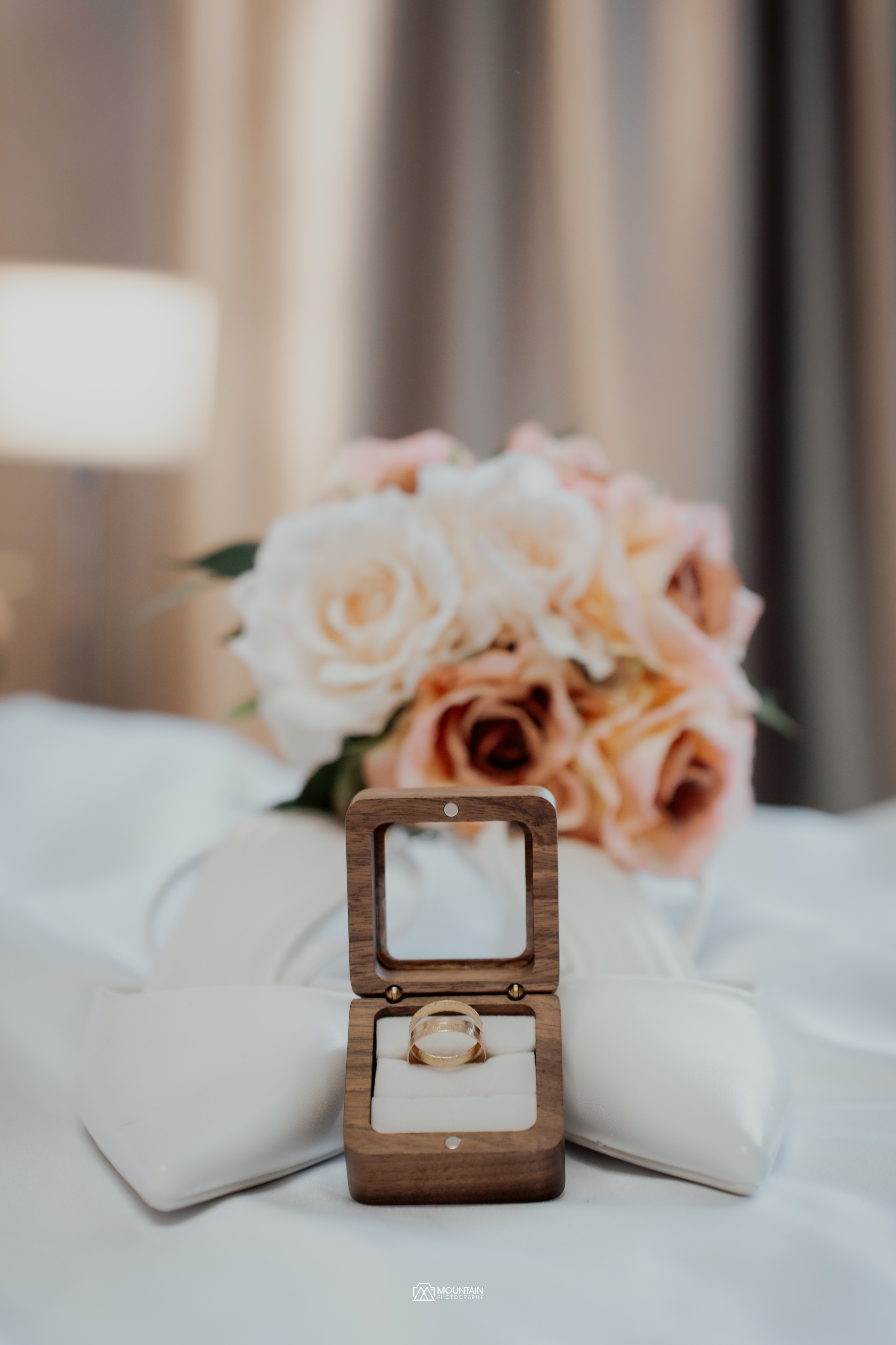 Dany & Mika. Я занимаюсь событийной, свадебной, товарной, студийной… фотографией