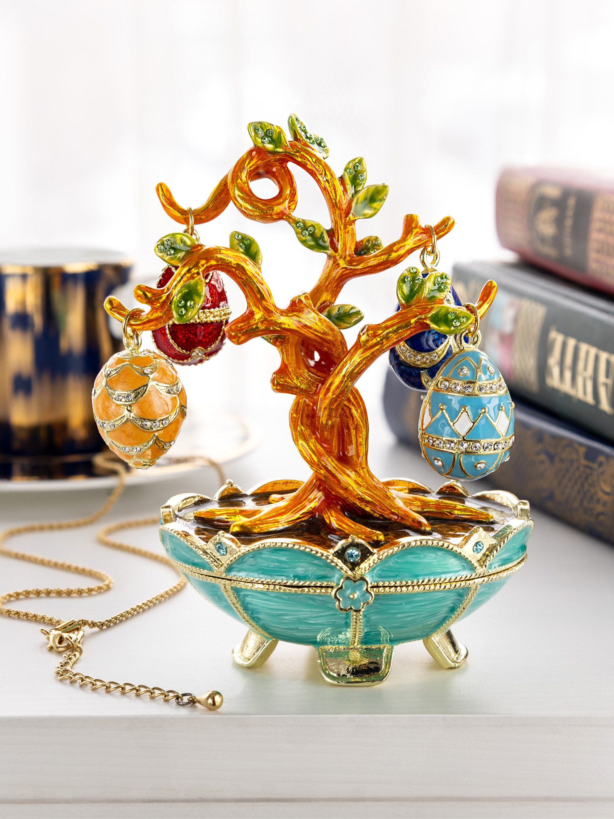 Дерево с яйцами со стразами на ветвях | Съемка для маркетплейсов