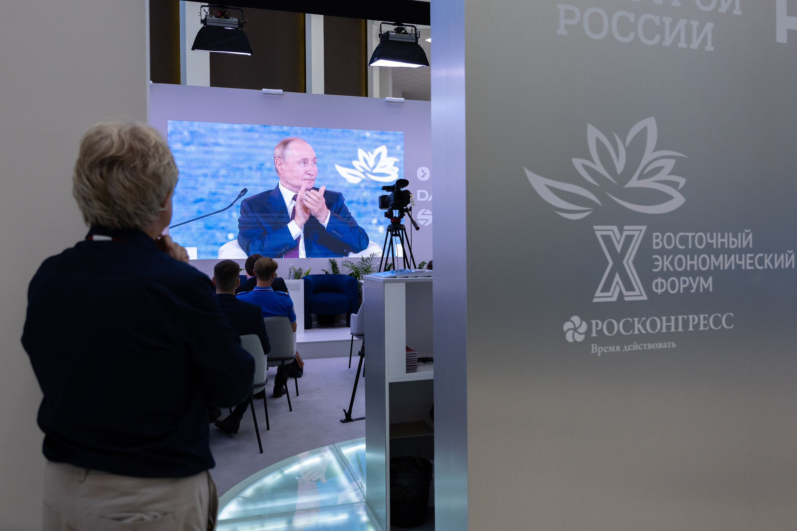 ВЭФ 2025. Олег Катакинов| Репортажный фотограф в городе у моря (Владивосток)