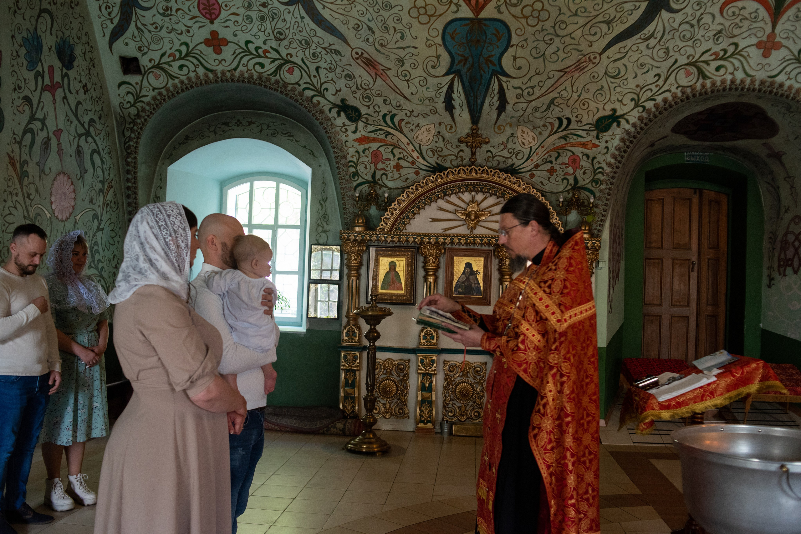 Крещение в Воскресенском Храме. Фотограф новорожденных Воронеж — Дорохина Яна. Семейный фотограф