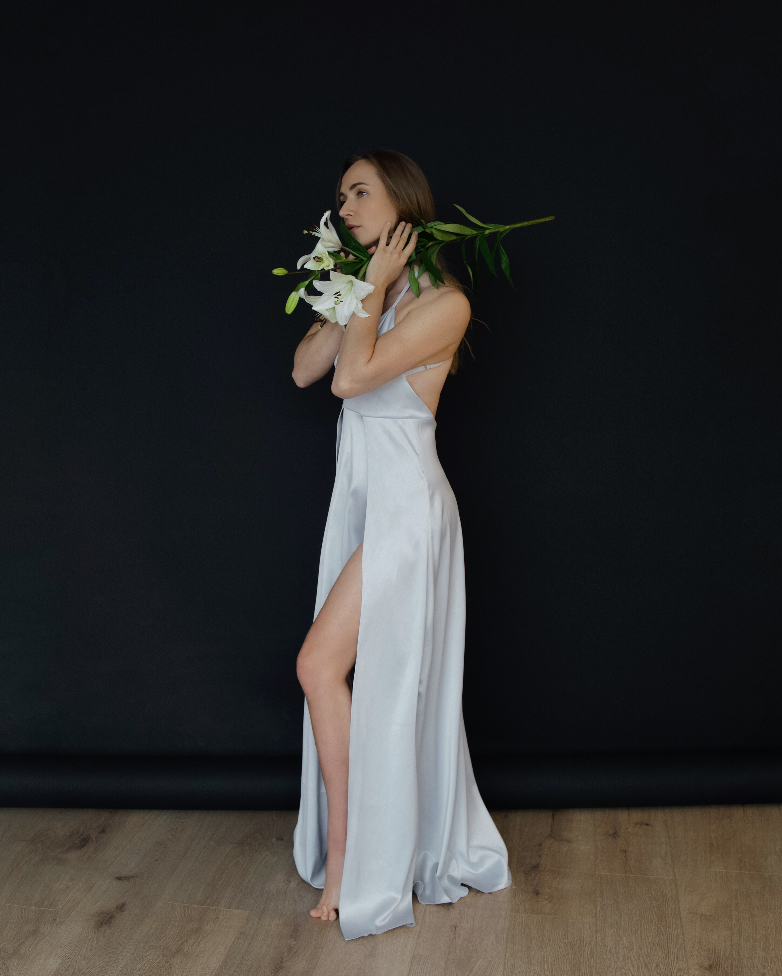 Аня, съемка с цветами. Фотограф в Минске Света Григорьева