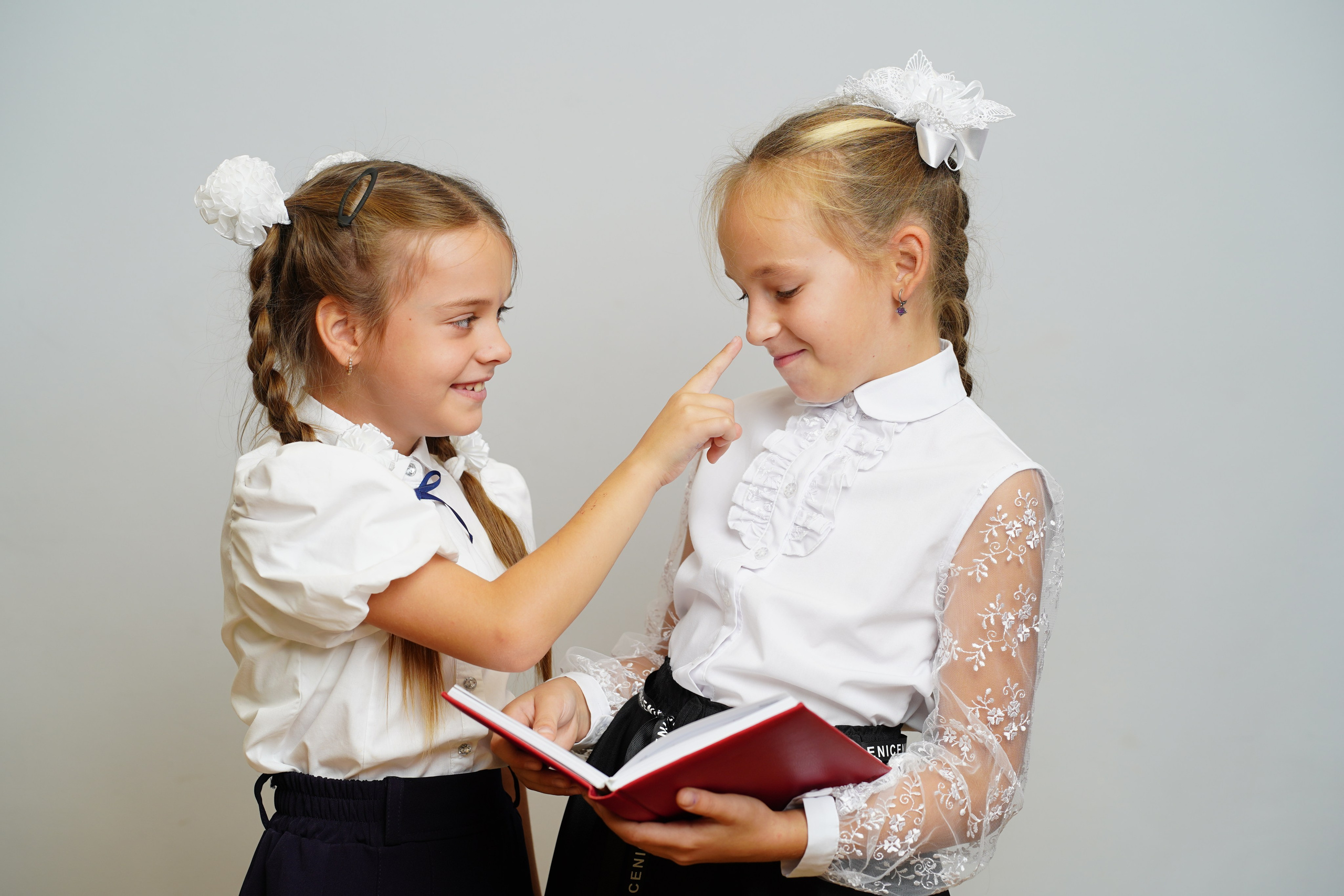 Фото с другом. MEMENTO.Выпускные альбомы, школьные, юбилейные и другие книги. Ростов-на-Дону