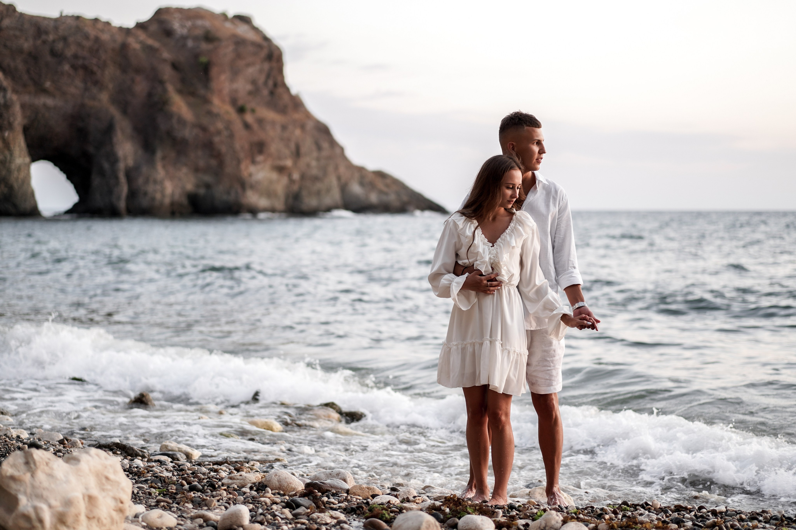 Матвей и Софья на фотосессии дикого пляжа Грот Дианы в Крыму. Свадебный фотограф в Ростове-на-Дону. Таинство Крещения и Венчания, семейные фотосессии. Алёна Чёботова