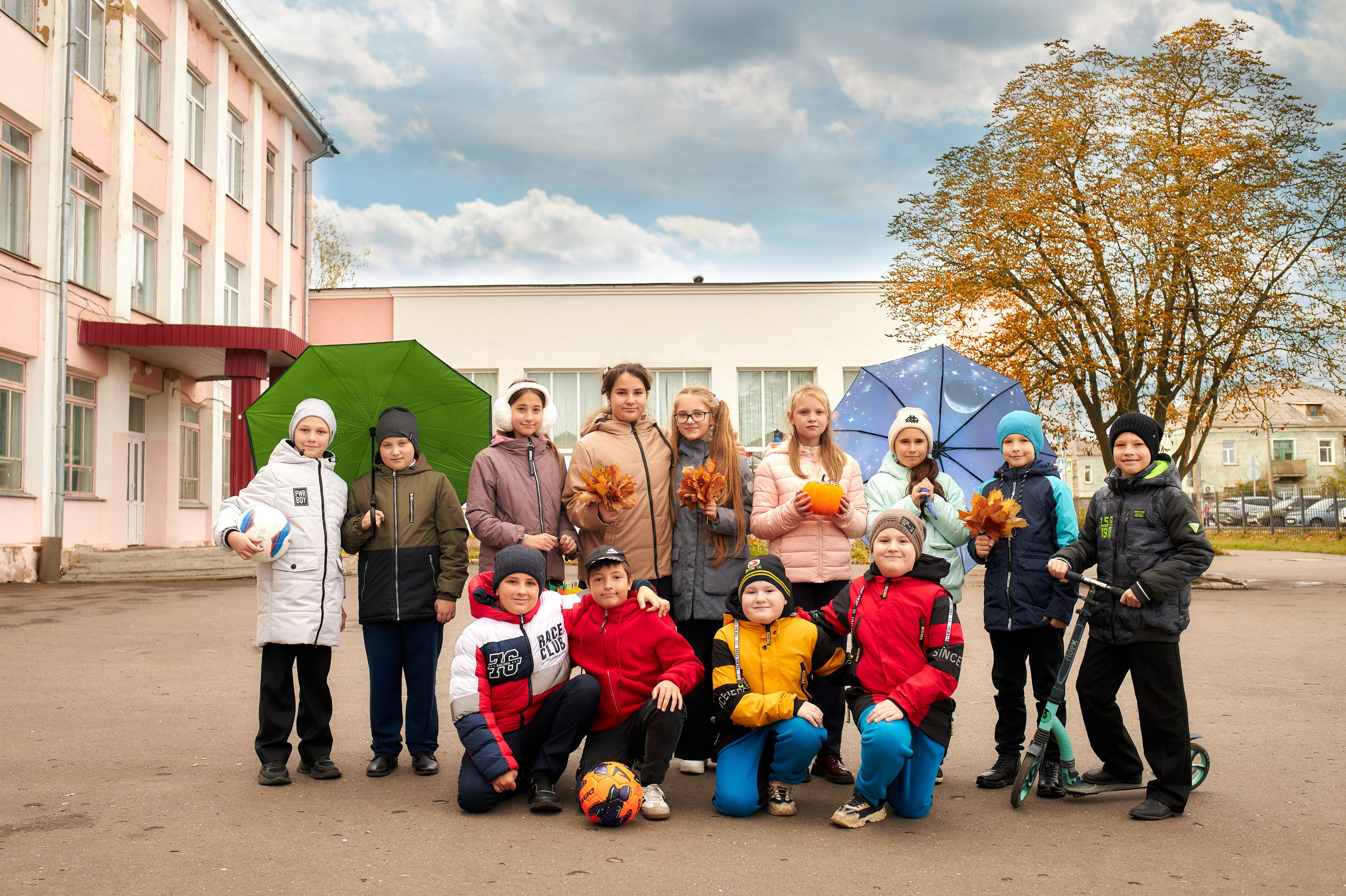 Средние общие. Школьный фотограф Леонова Наталия