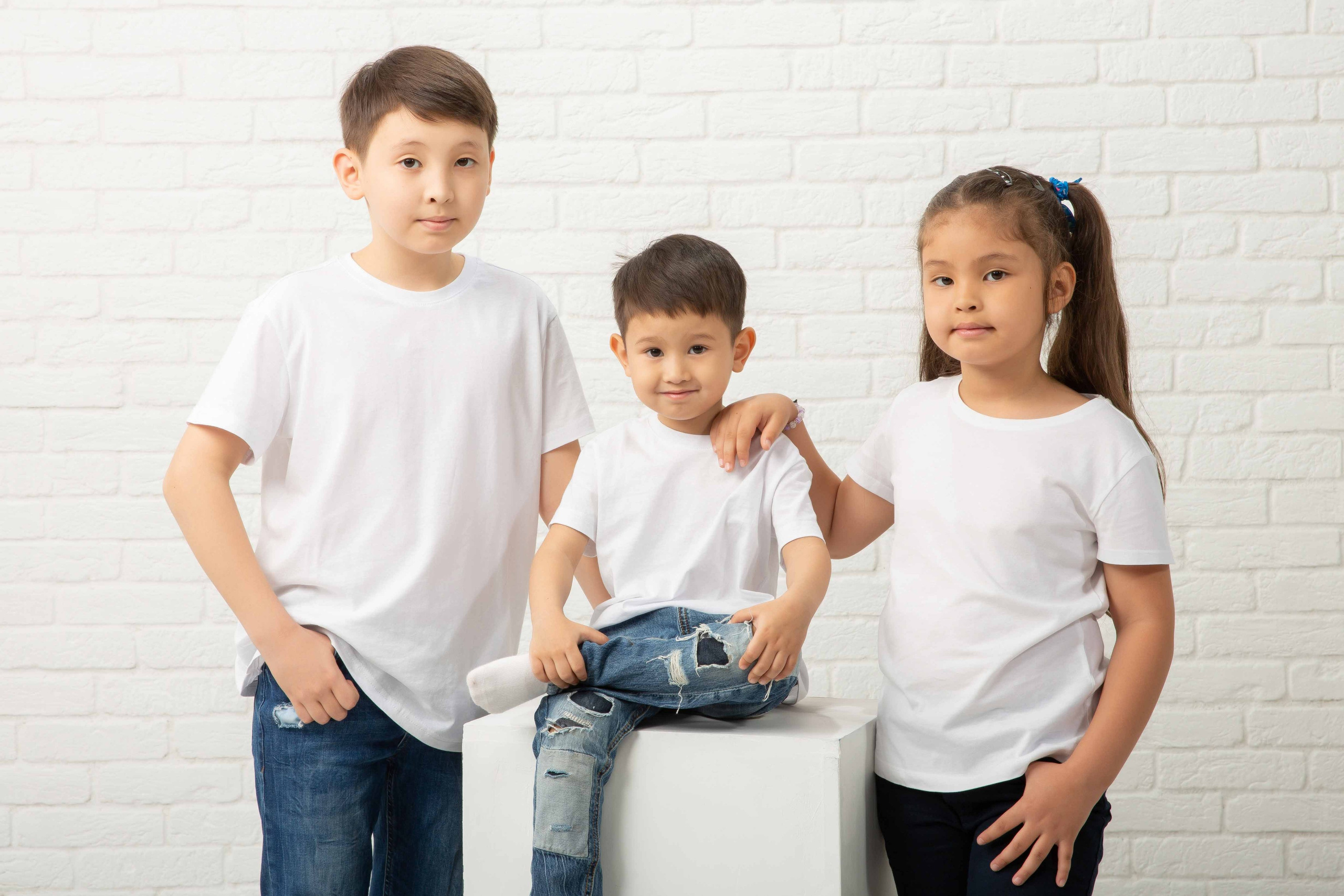 Фотосессия большой семьи в фотостудии. Совет с семьей. Фотостудия Алматы. Семейная и детская фотостудия Family studio.Фотограф Алматы