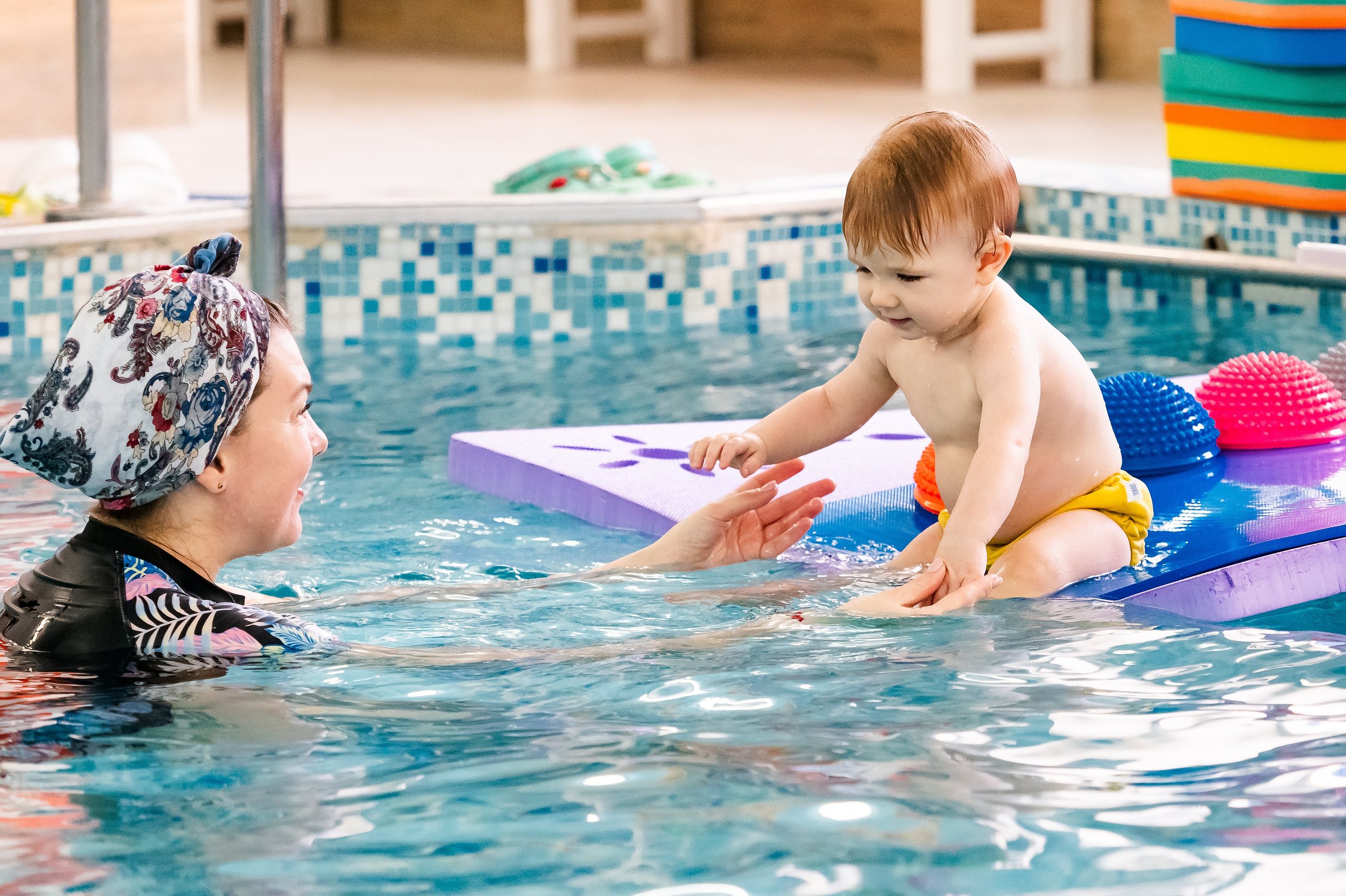 Грудничковое плавание. Репортажный, семейный и детский фотограф в Пензе и Заречном Арина Ермилова. Картины барельеф на заказ