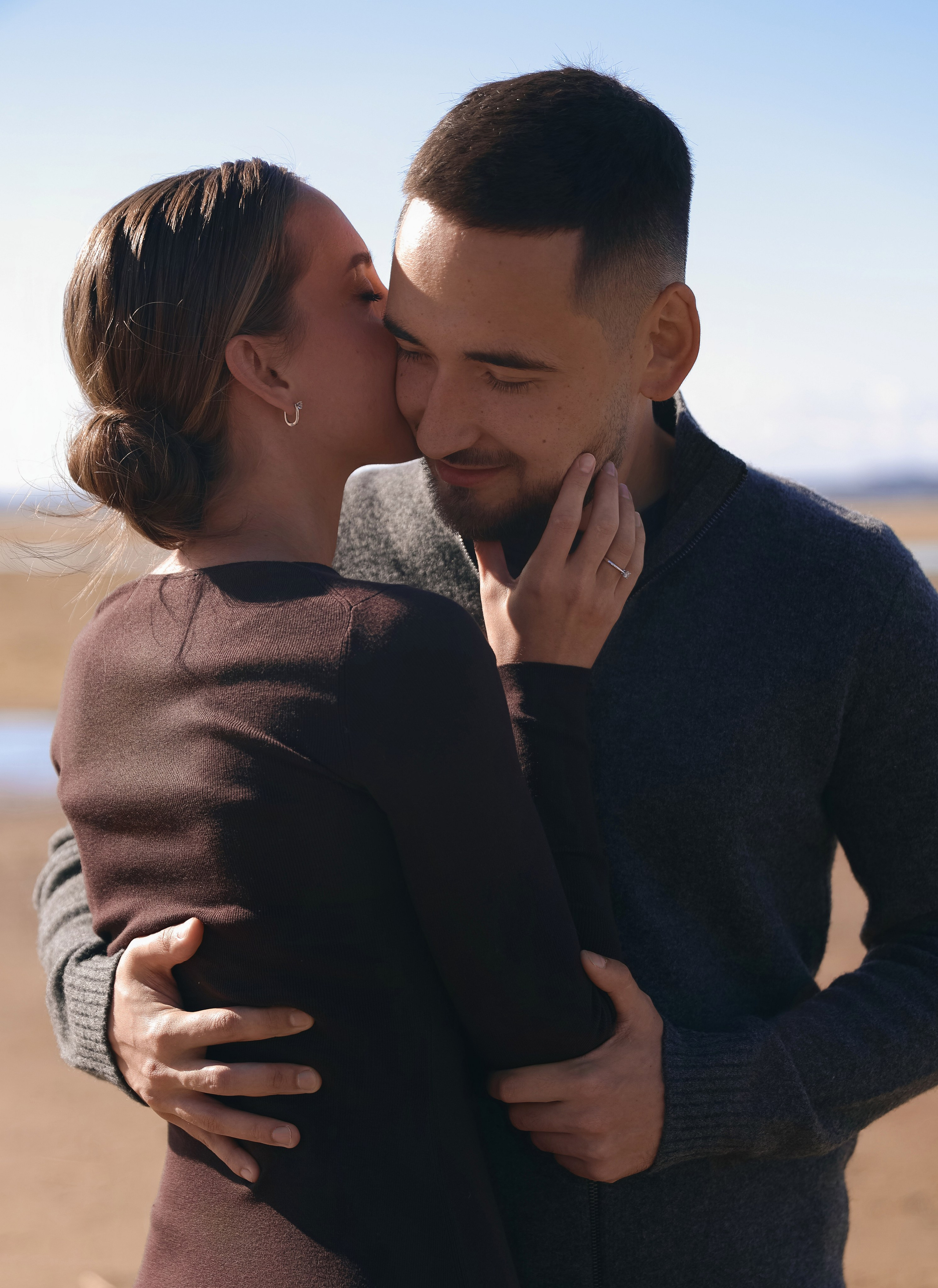 В ЛУЧАХ ЗАКАТА НА БЕРЕГУ МОРСКОМ