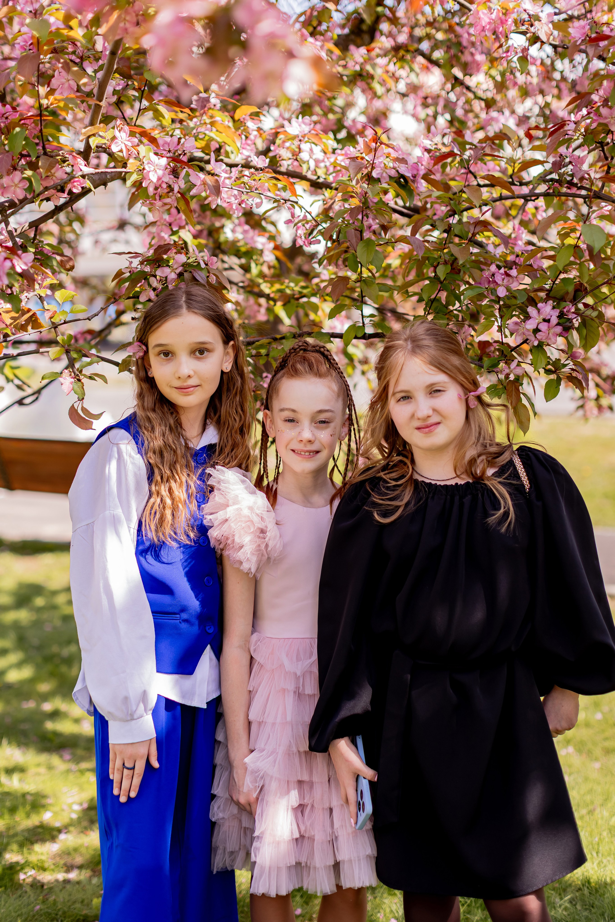 Выпускной в начальной школе на улице. Фотограф и видеограф Москва. Свадебный фотограф, видеограф. Выпускные альбомы. Оживающие альбомы