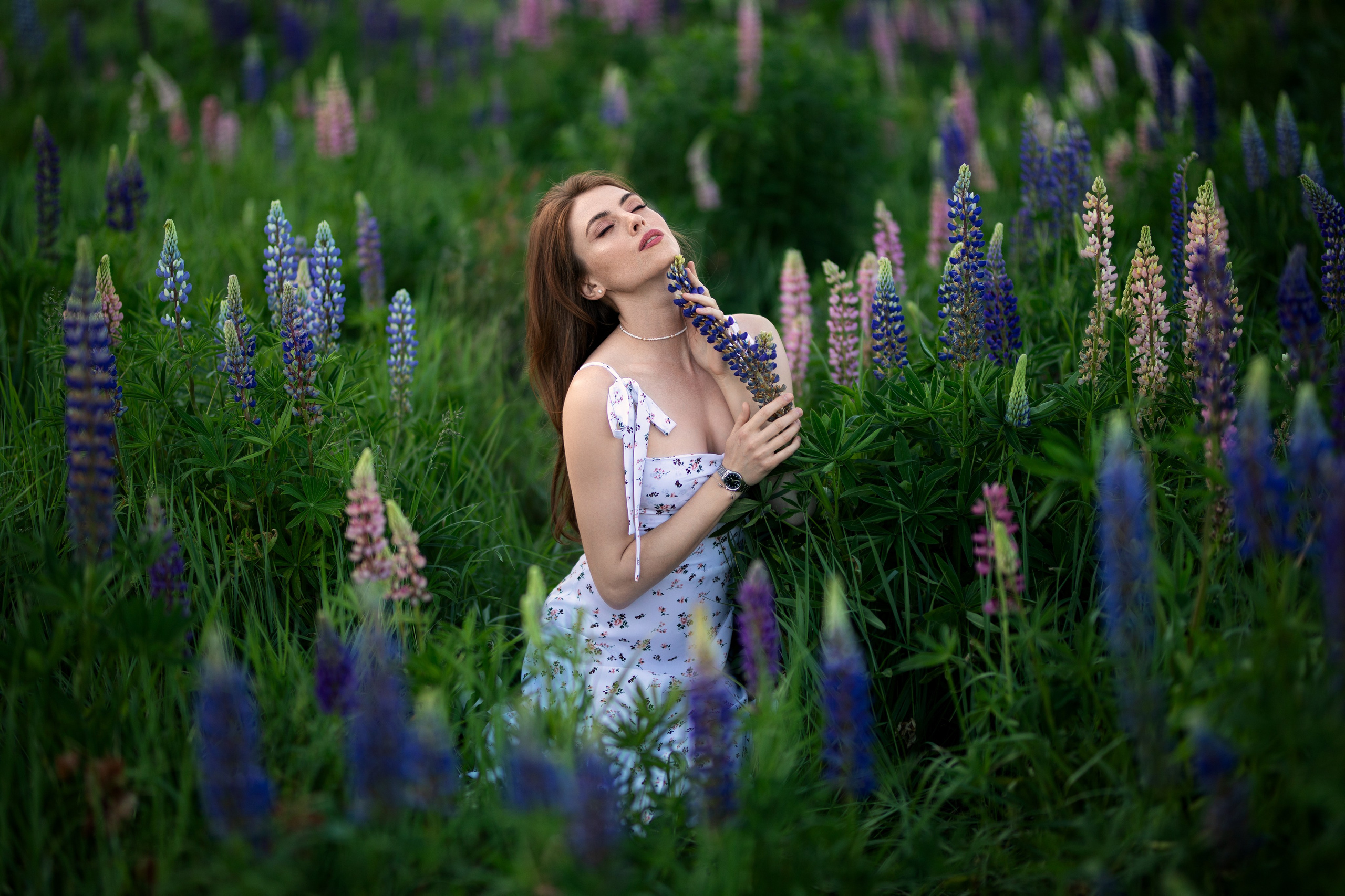 Фотосессия с Надеждой с люпинами в формате «для себя». Дмитрий Шульгин, портретный фотограф в Воронеже