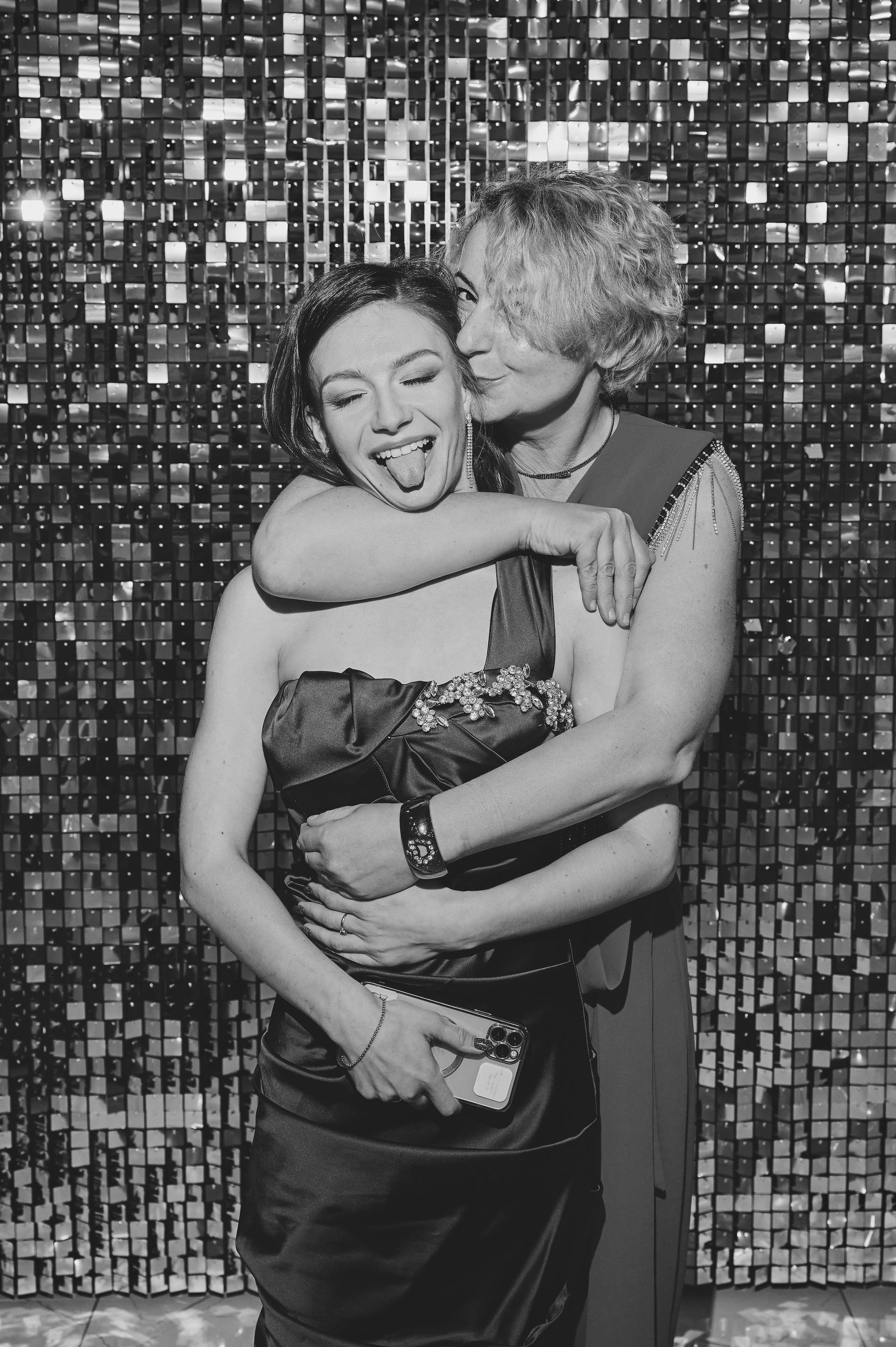 Черно-белый портрет, пара, живые свадебные фотографии