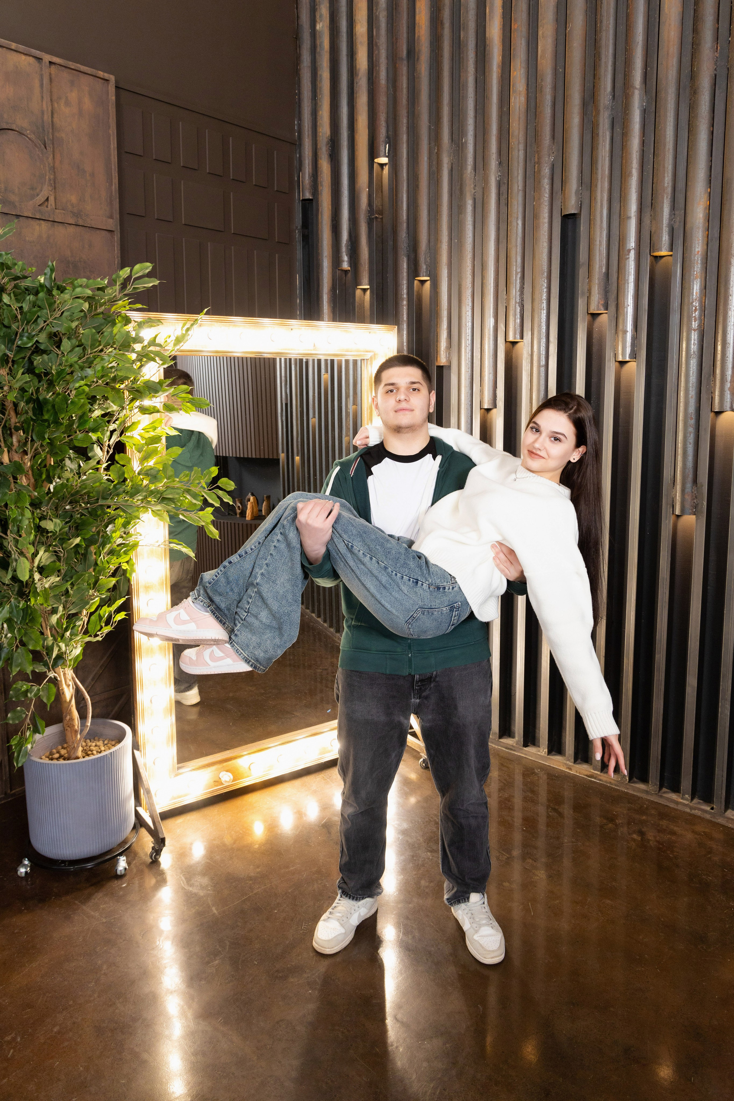 Зал «Тесла». Фотостудия для школьной фотосессии. Выпускные альбомы в Москве и Подмосковье